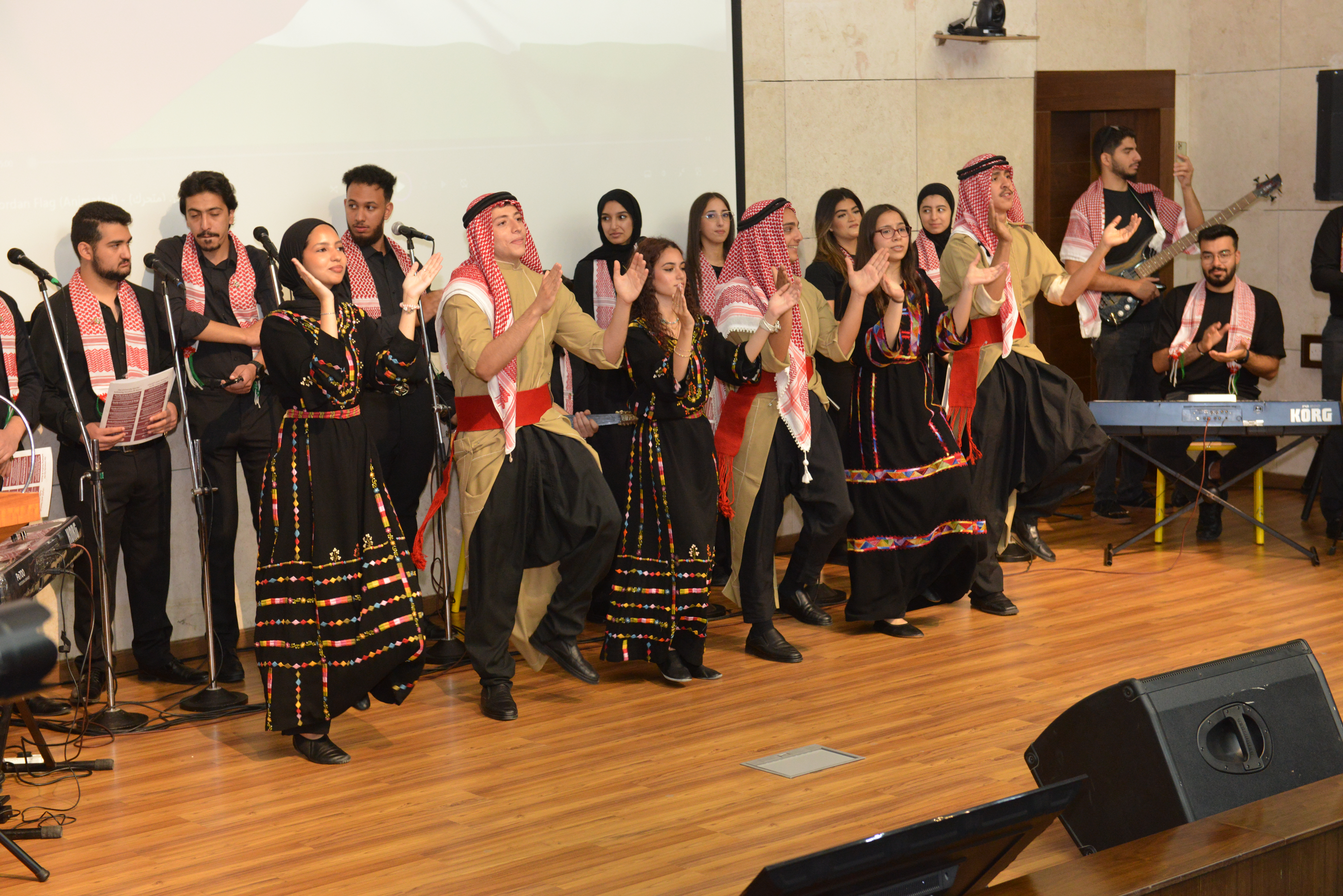 Madar Al-Saa Images 0.5442211106333475