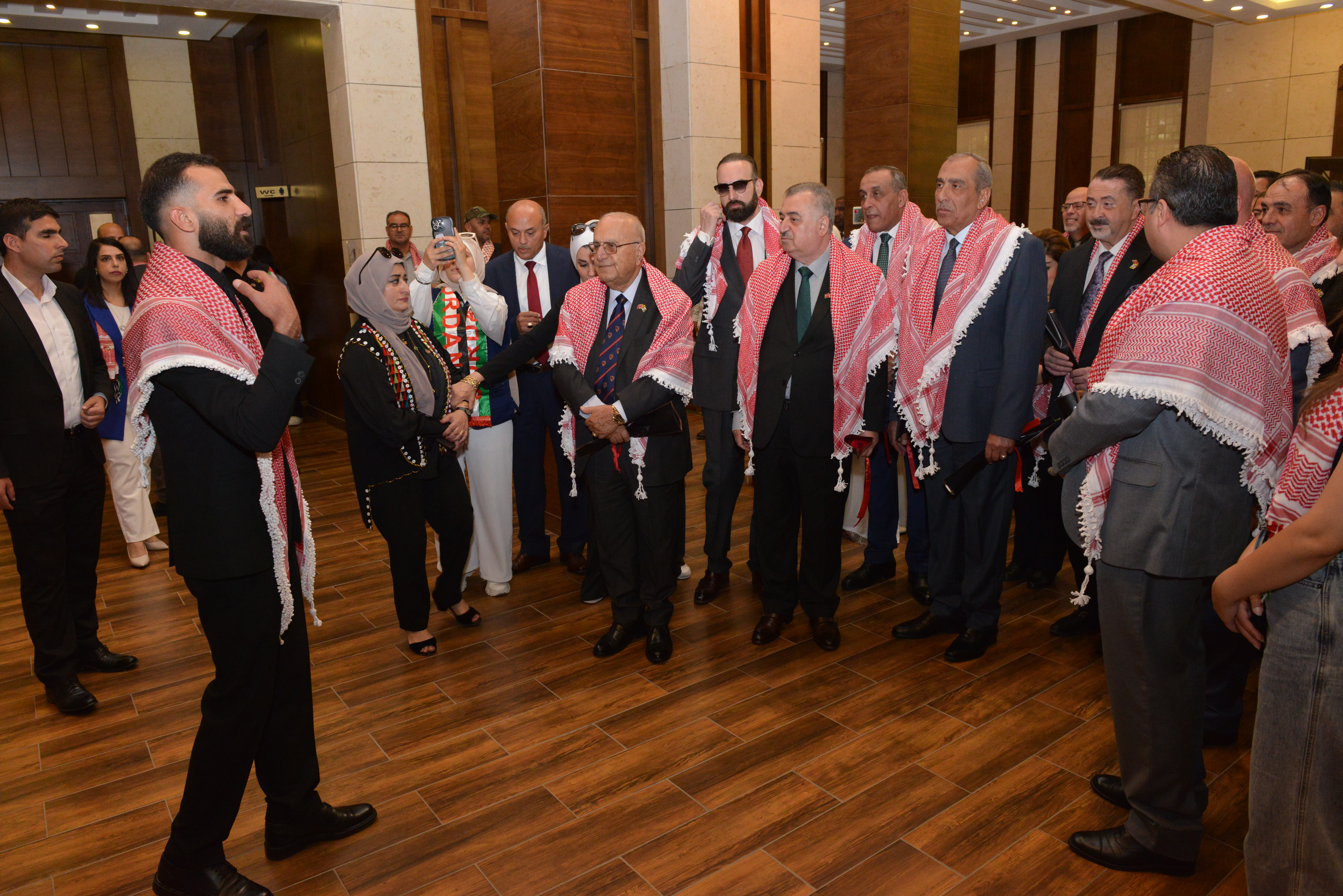 Madar Al-Saa Images 0.42392853692731824