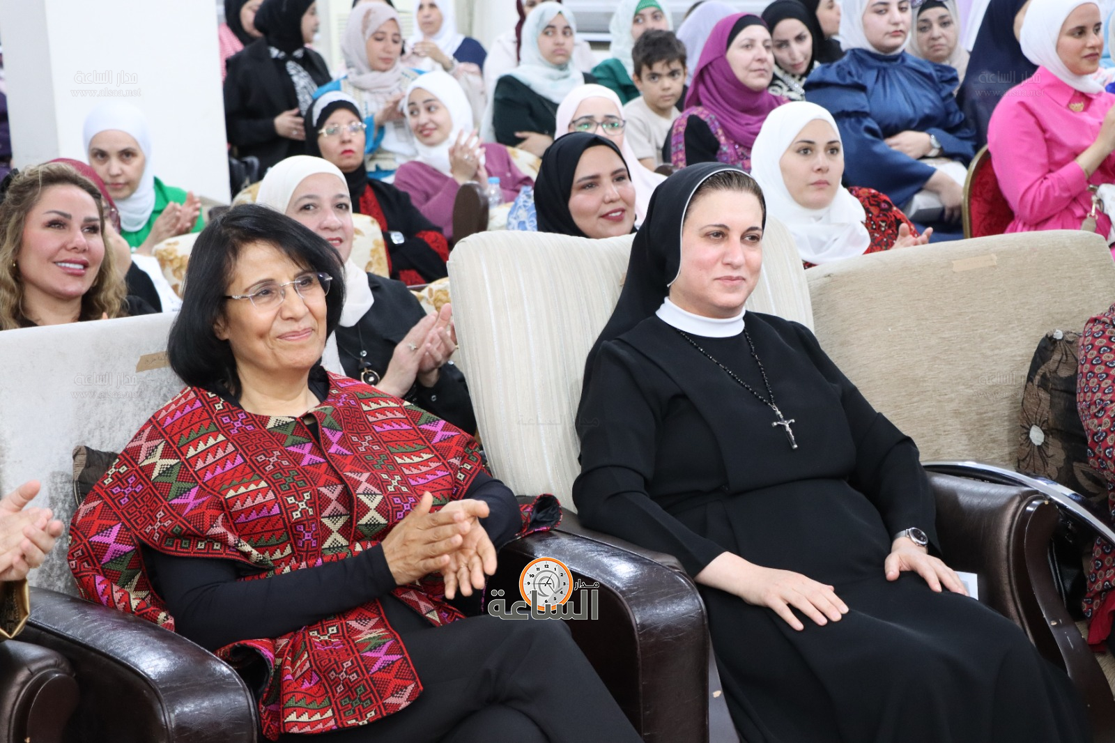 Madar Al-Saa Images 0.43855057034389144