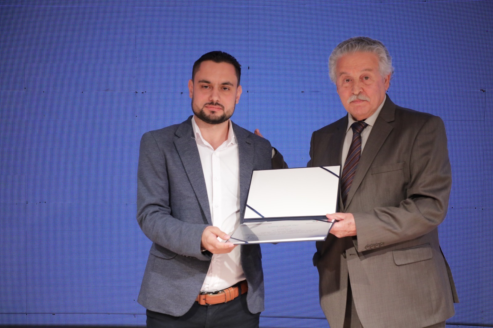 Madar Al-Saa Images 0.09931662526151563