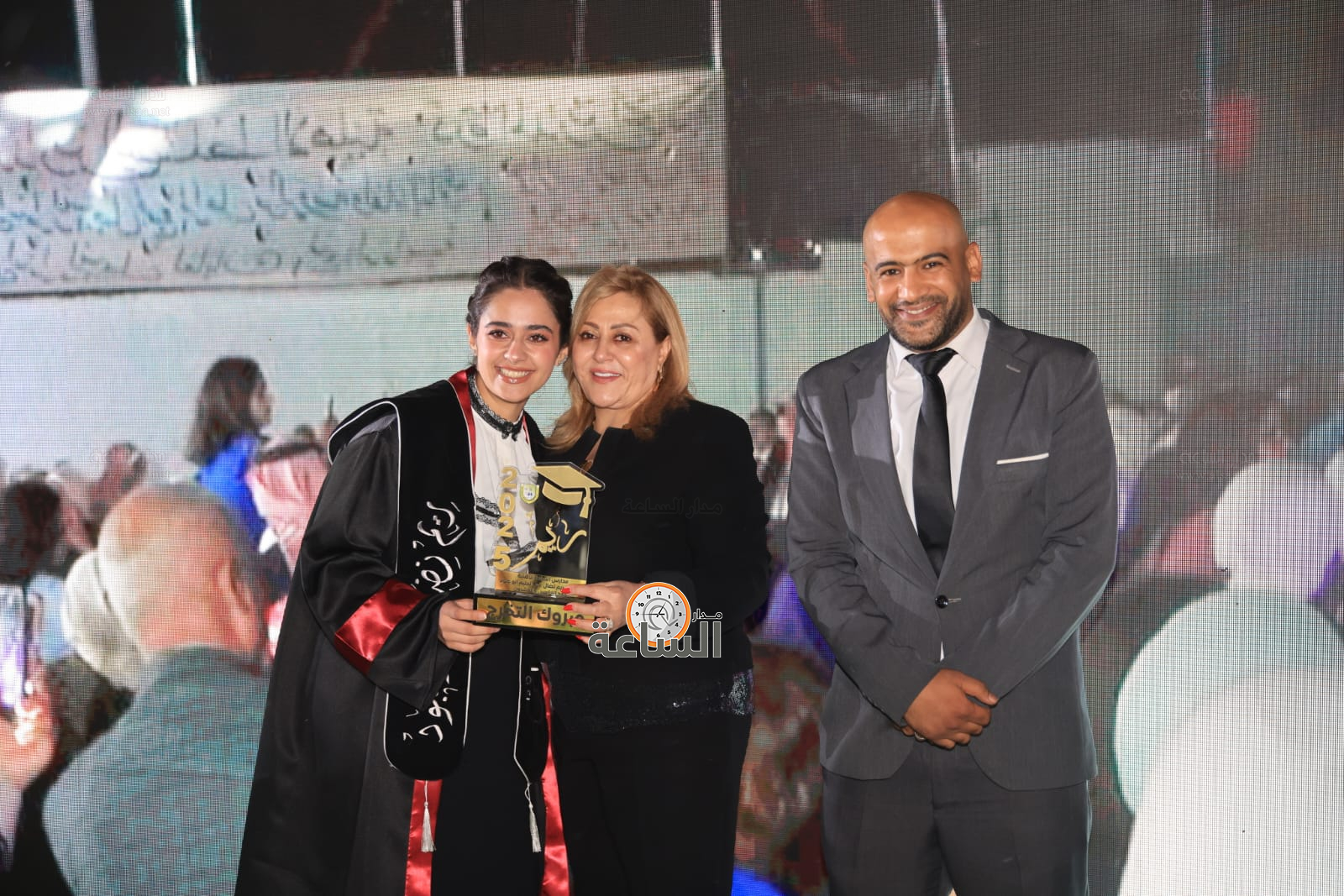 Madar Al-Saa Images 0.4110303367316742