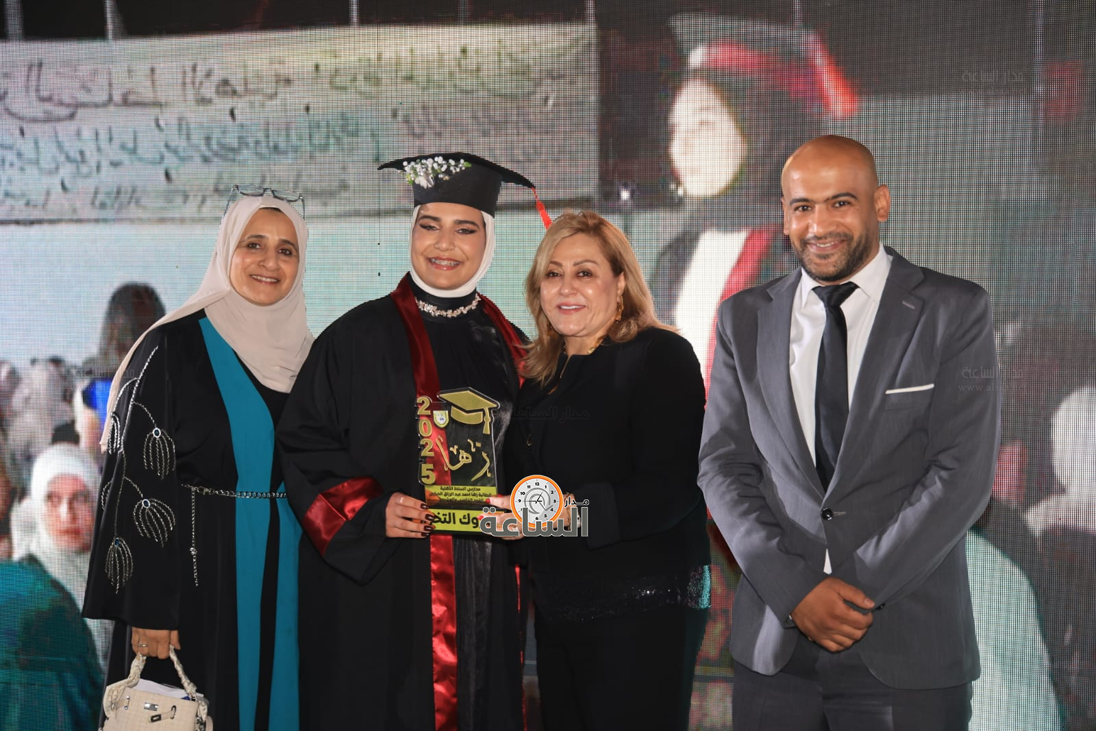 Madar Al-Saa Images 0.3204698545366984