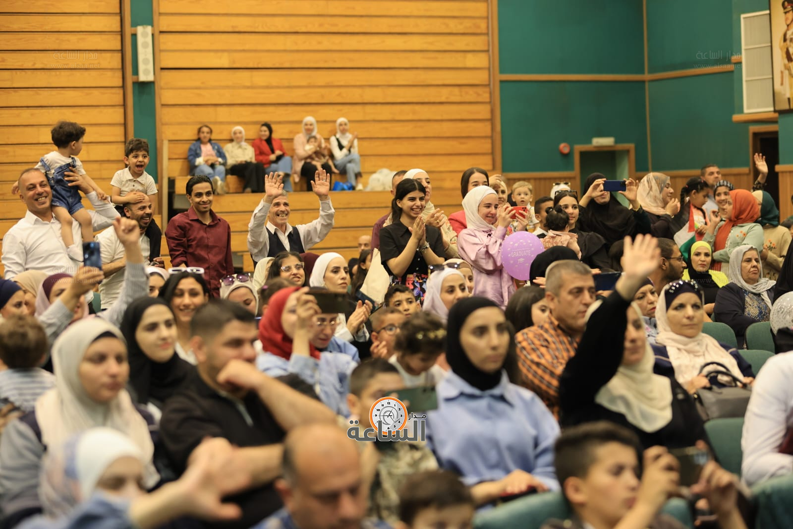 Madar Al-Saa Images 0.16675595512034092