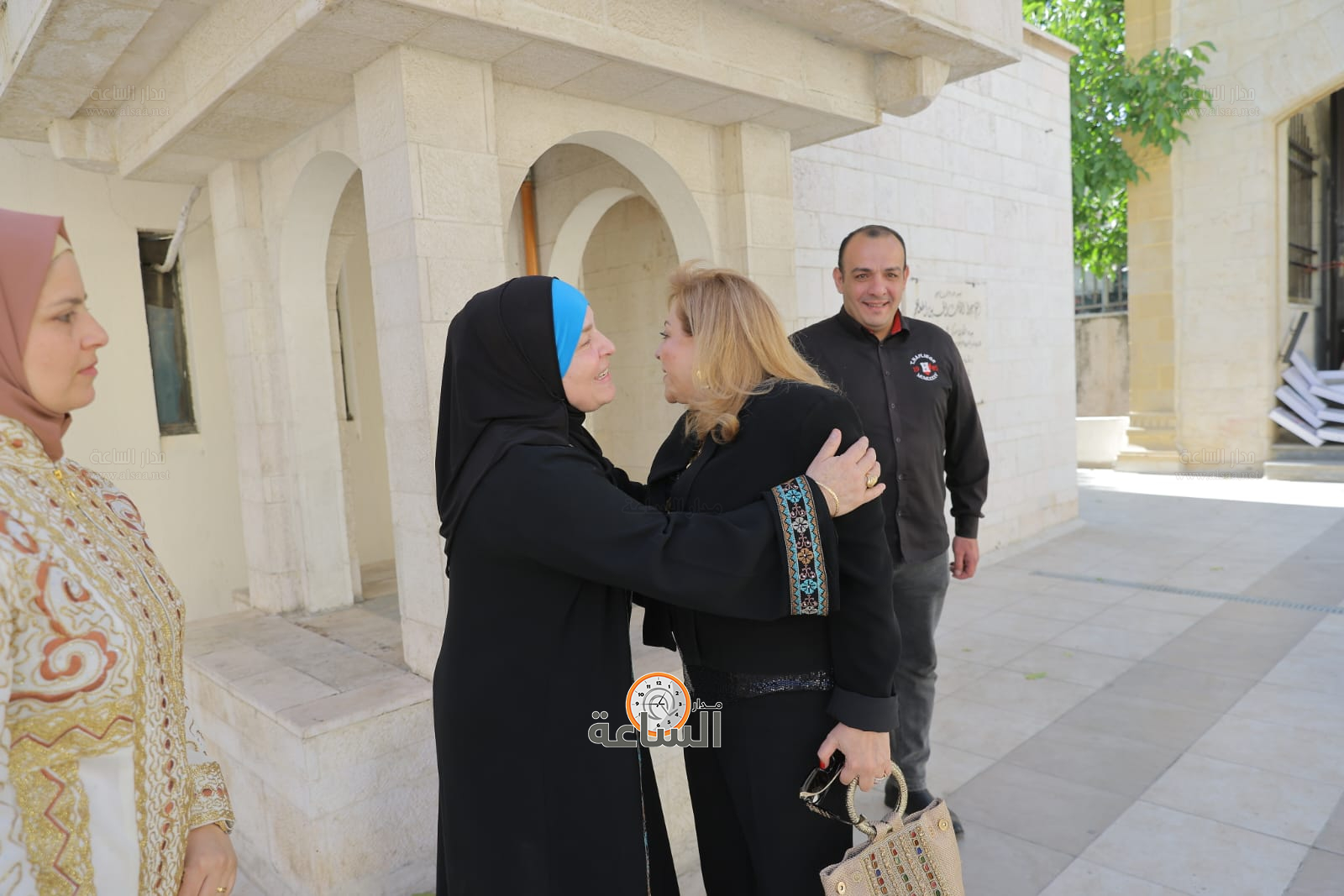 Madar Al-Saa Images 0.9401358118610506