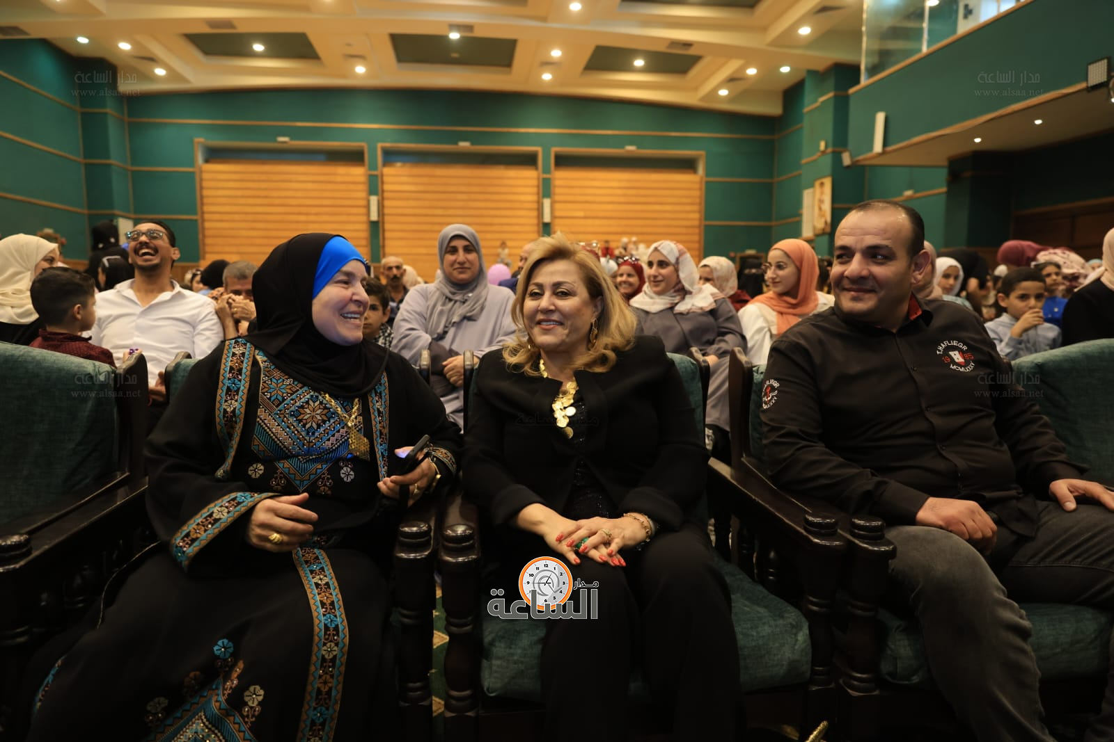 Madar Al-Saa Images 0.4122162542125052