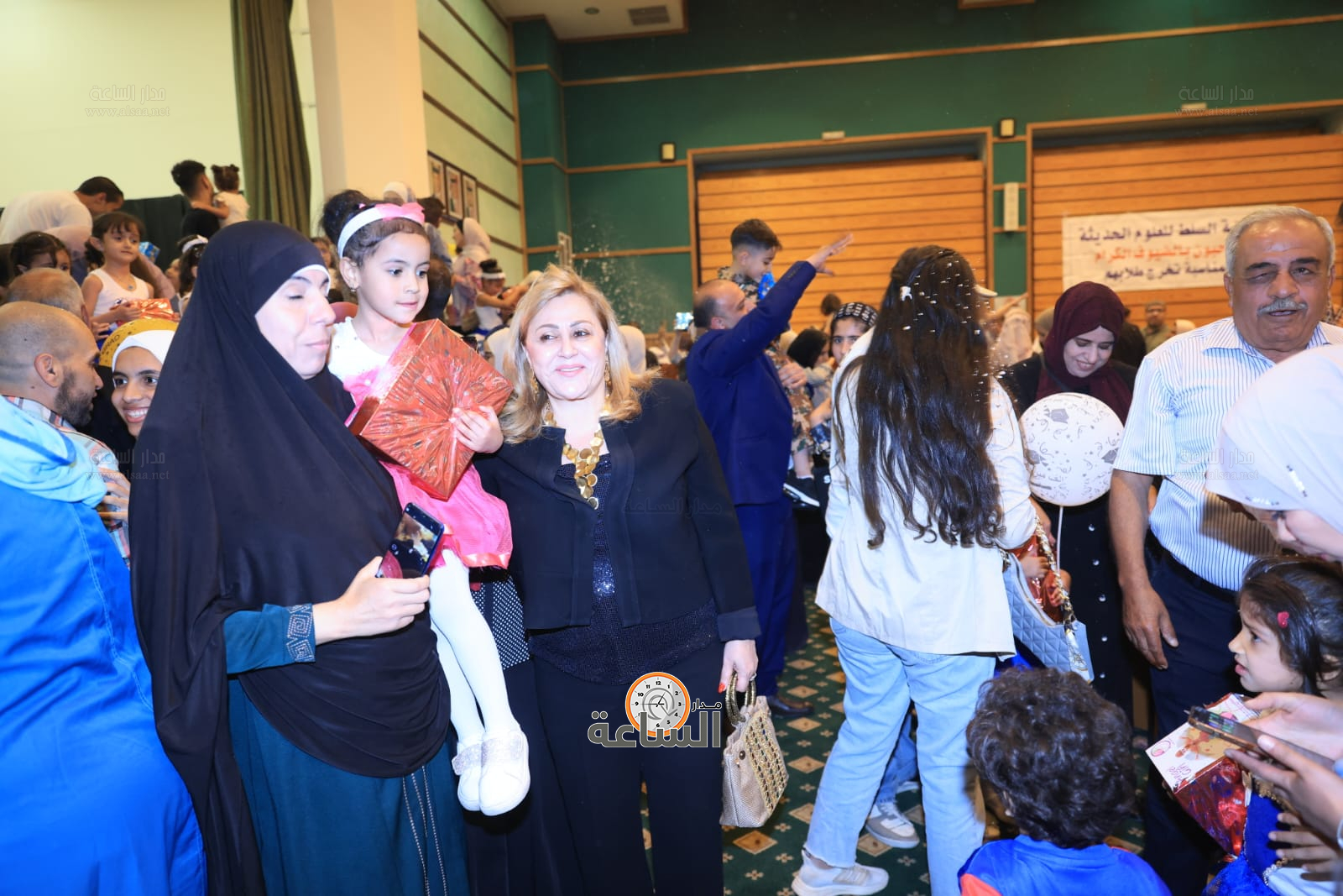 Madar Al-Saa Images 0.4418432368804228