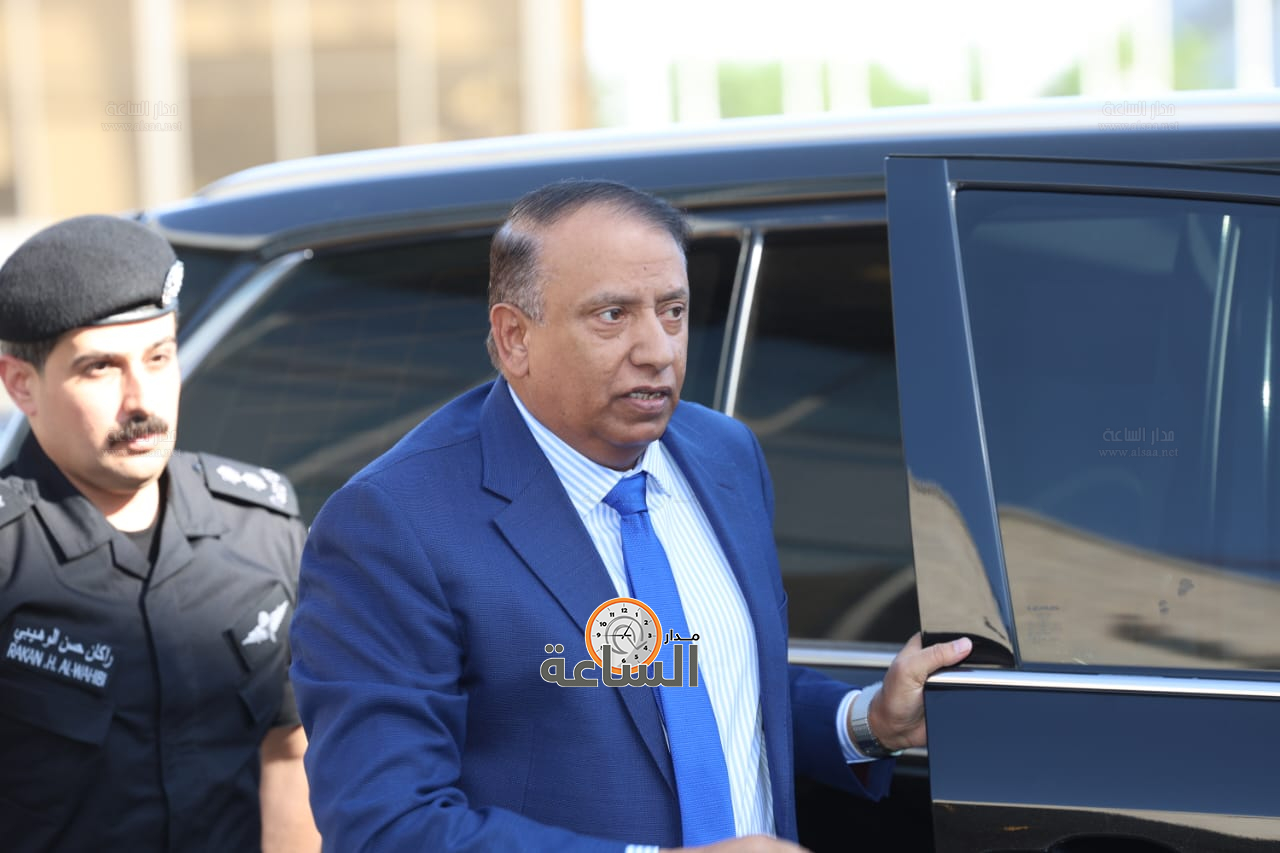 Madar Al-Saa Images 0.9801943785722167