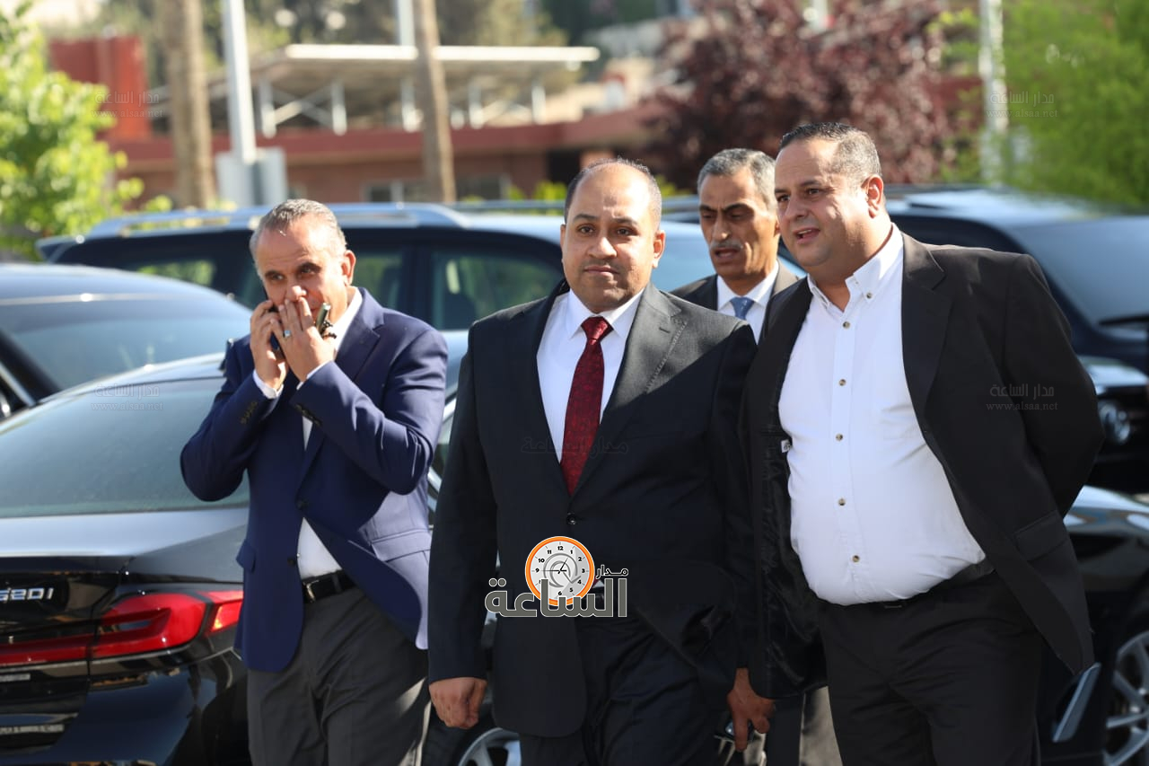 Madar Al-Saa Images 0.704039168069156