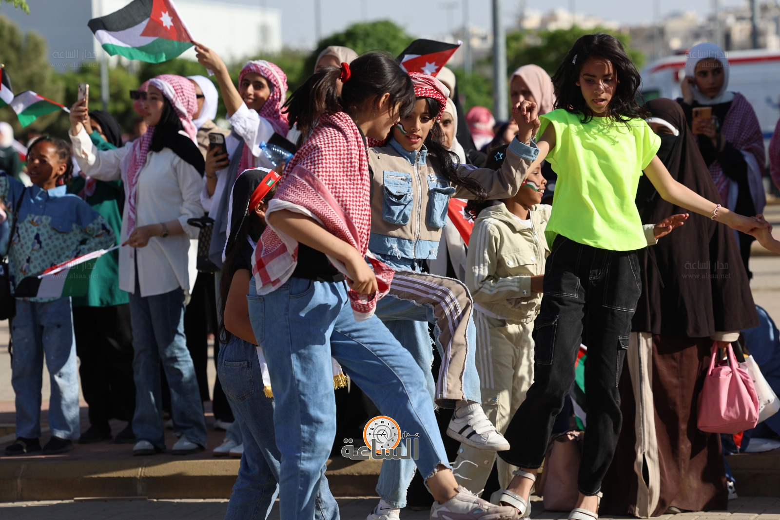 Madar Al-Saa Images 0.23371490182038368