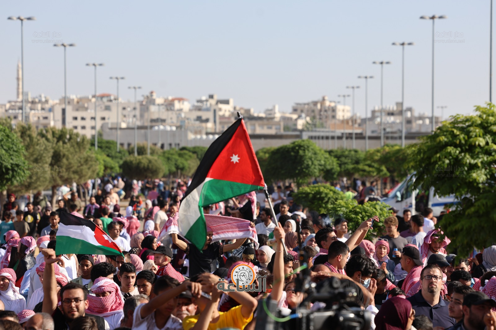 Madar Al-Saa Images 0.8062030721383409