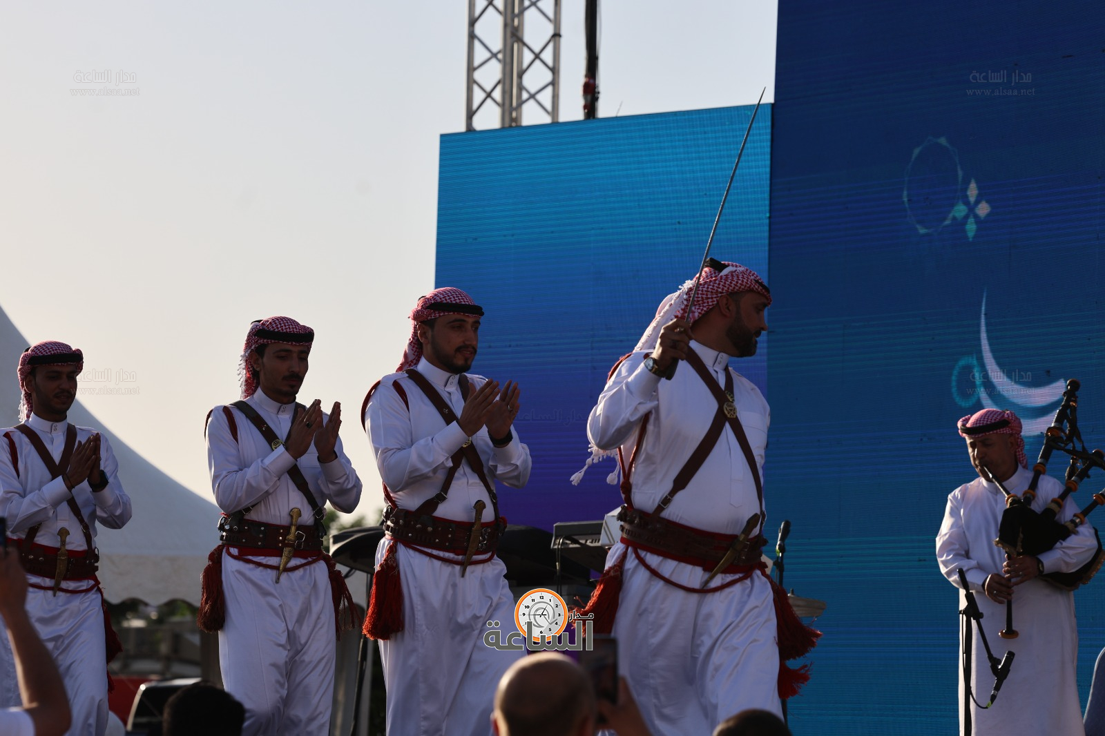 Madar Al-Saa Images 0.7838616227154954