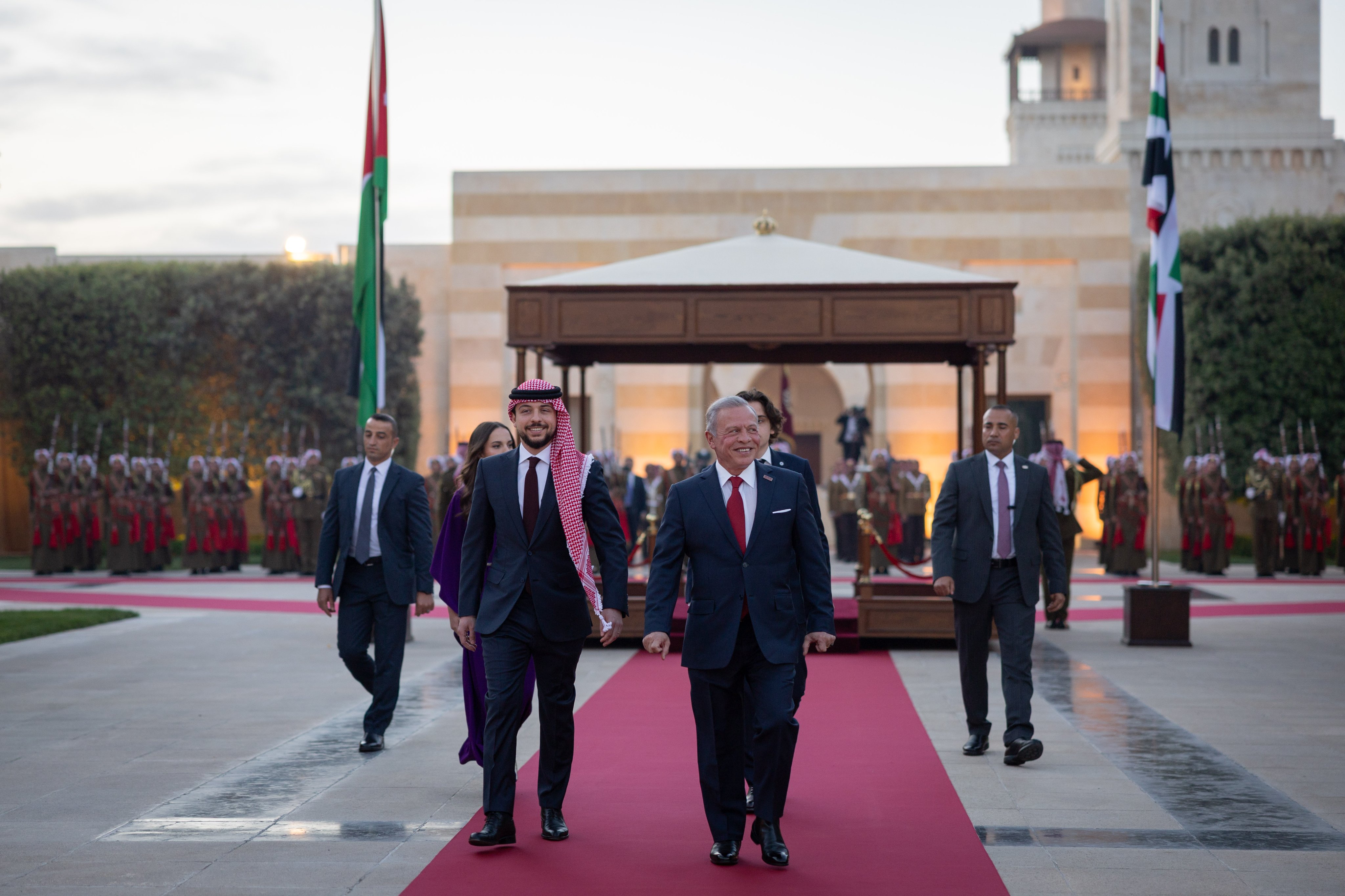 Madar Al-Saa Images 0.79616776049836