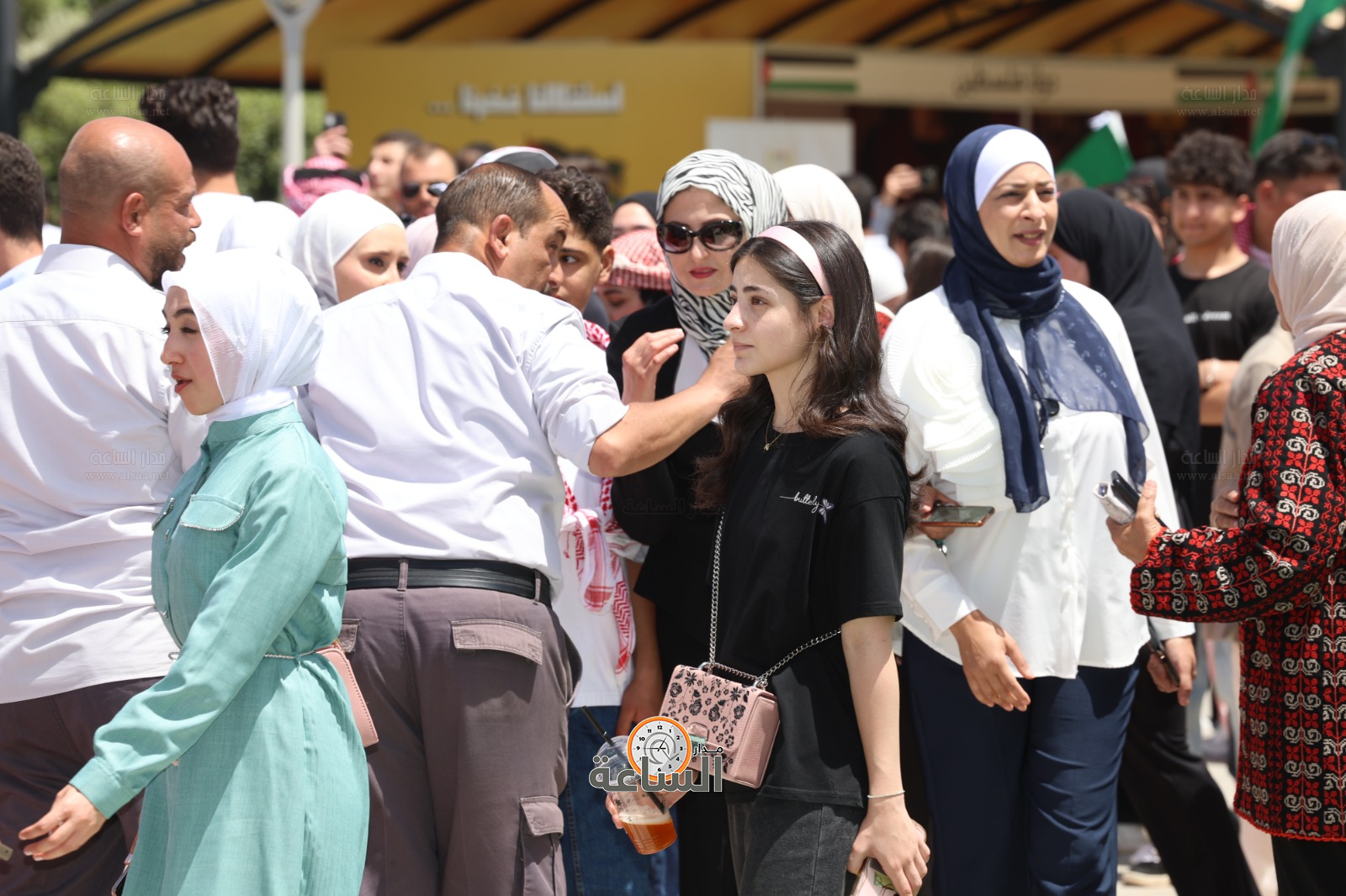 Madar Al-Saa Images 0.8690042347649876