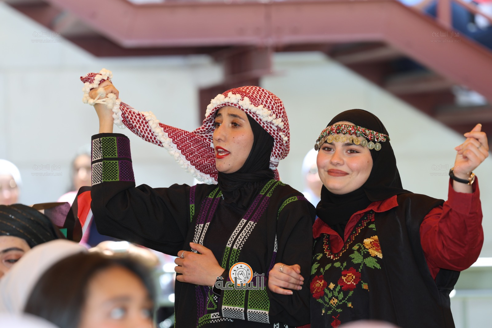 Madar Al-Saa Images 0.4464347765707256