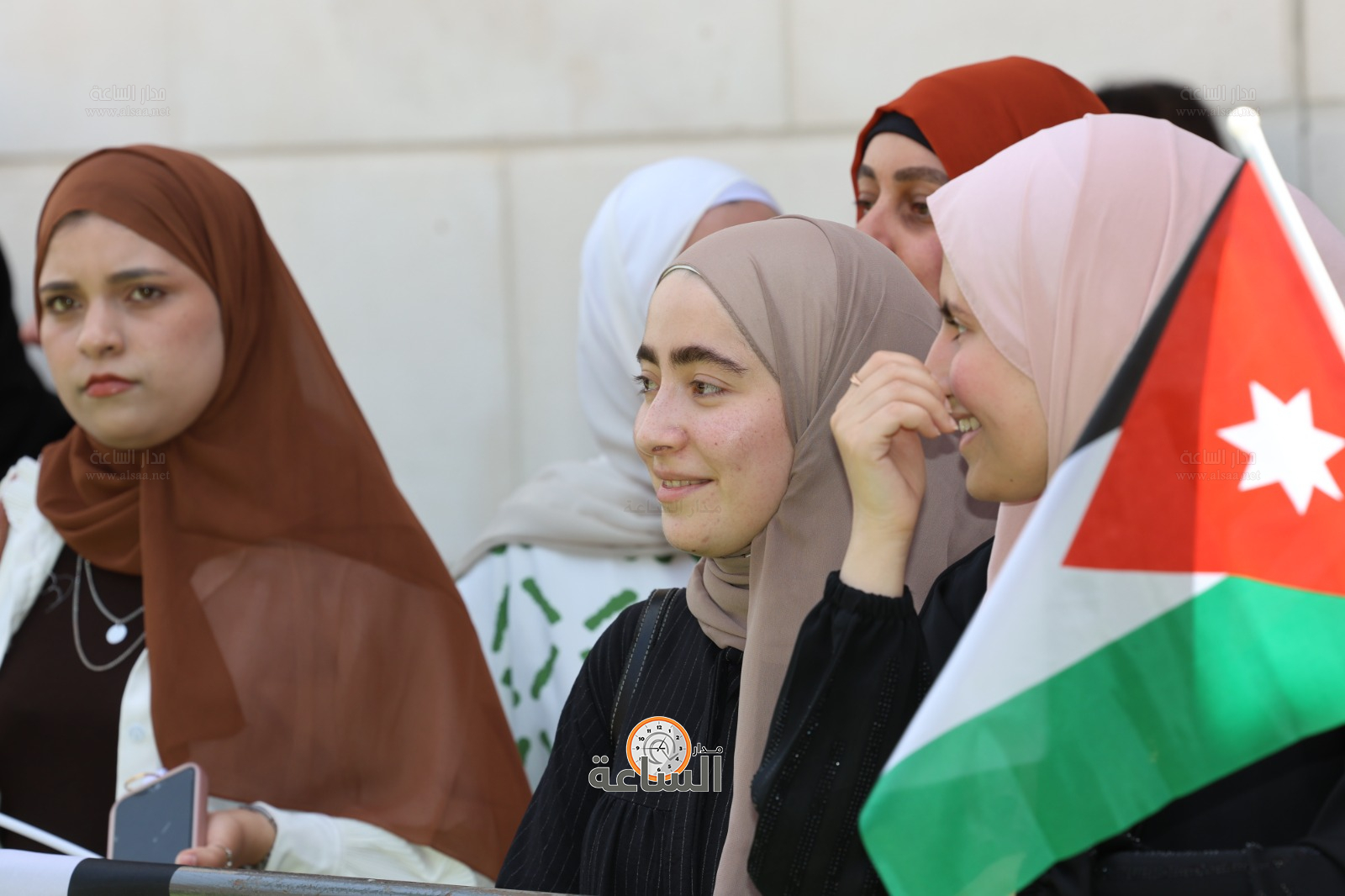 Madar Al-Saa Images 0.42486651577711376