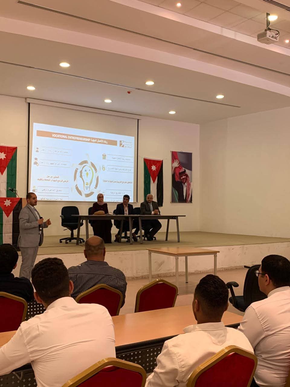 Madar Al-Saa Images 0.4405777766936162