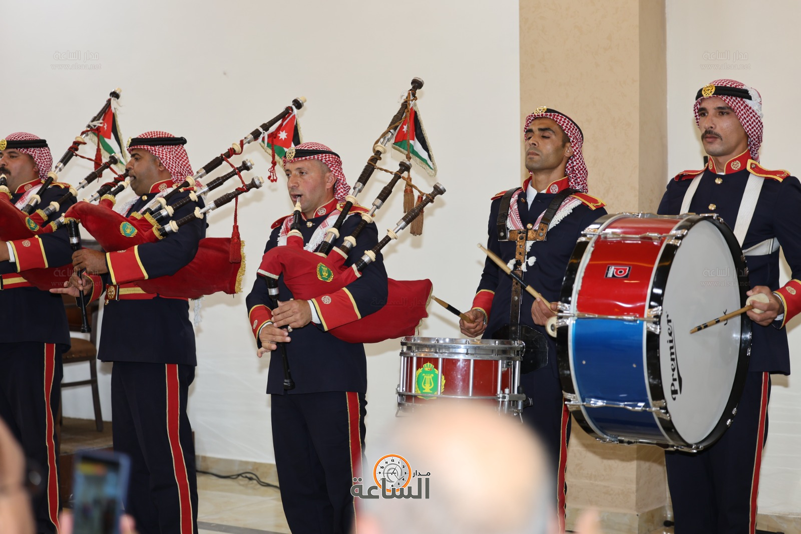 Madar Al-Saa Images 0.004487219834152123