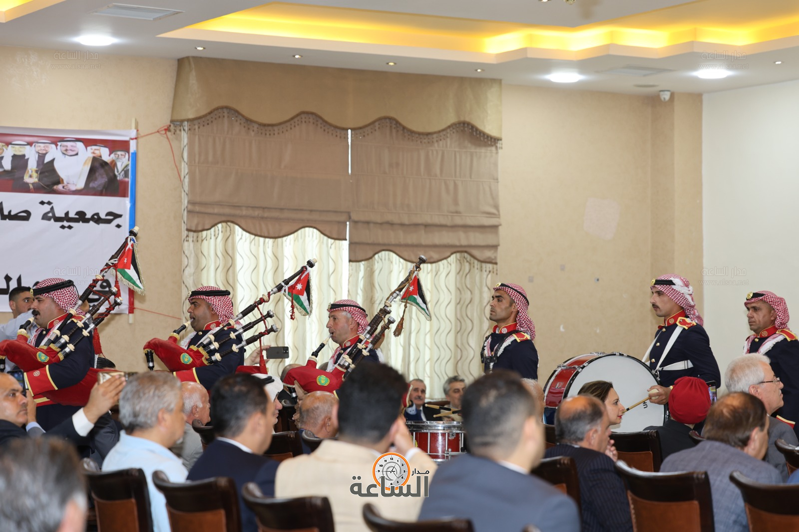 Madar Al-Saa Images 0.8879646829310016