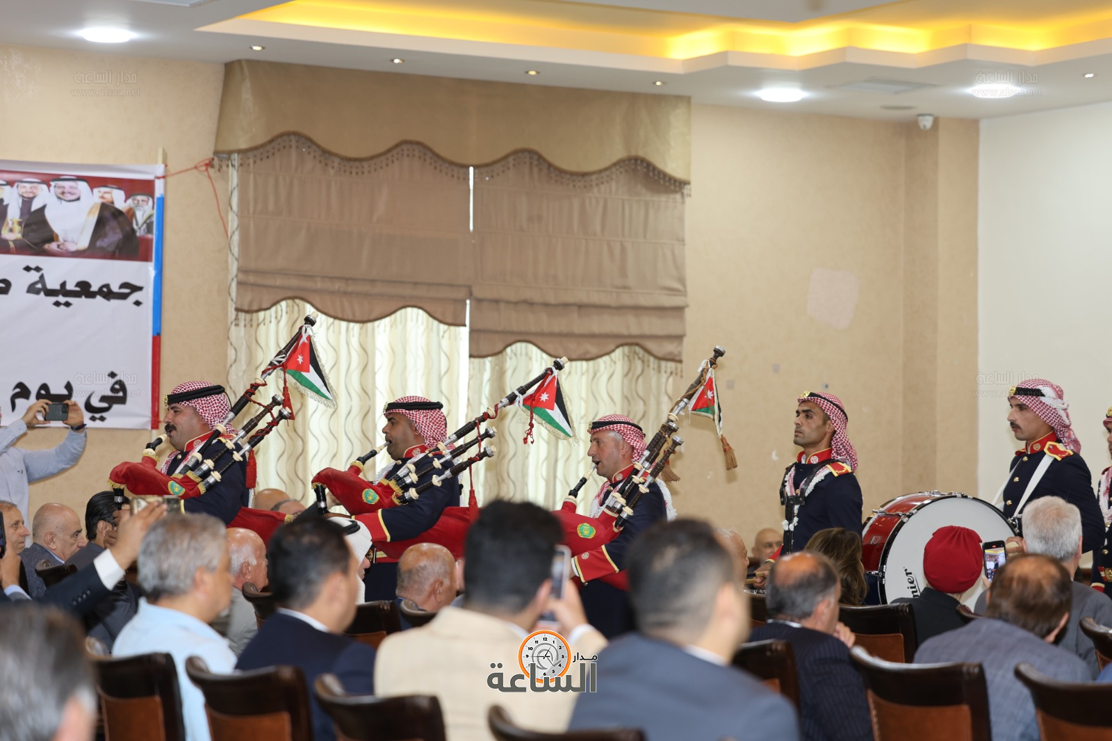 Madar Al-Saa Images 0.8917439867255795