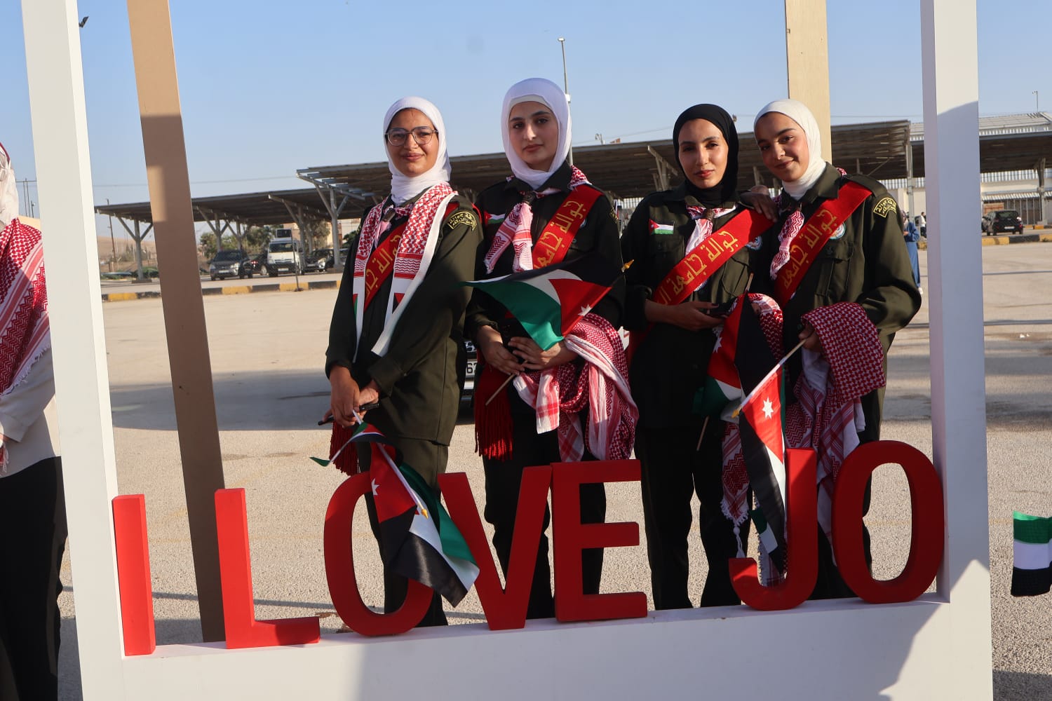 Madar Al-Saa Images 0.8913656680072705