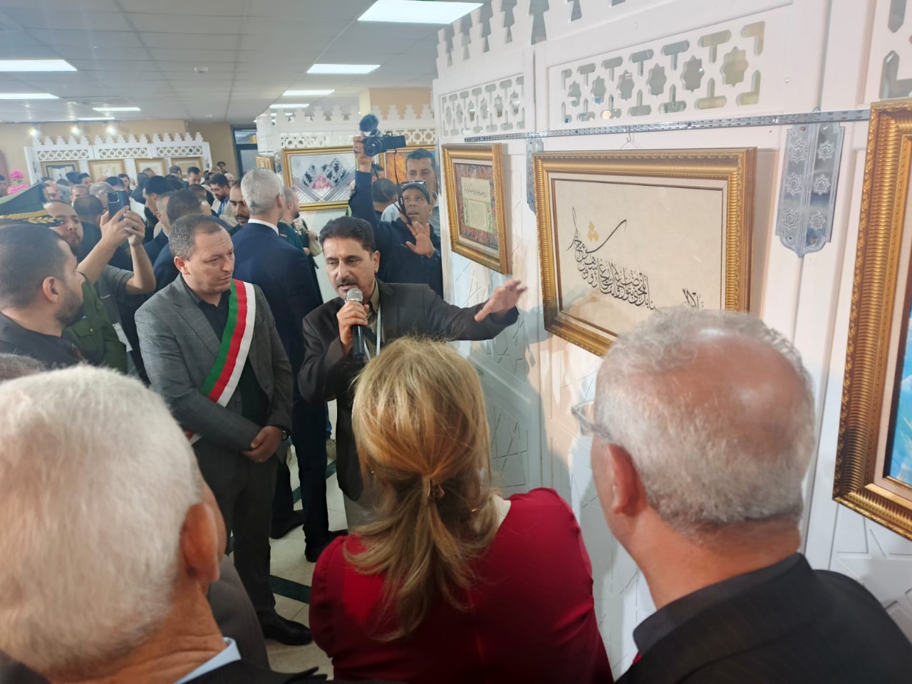 Madar Al-Saa Images 0.7996200761930456