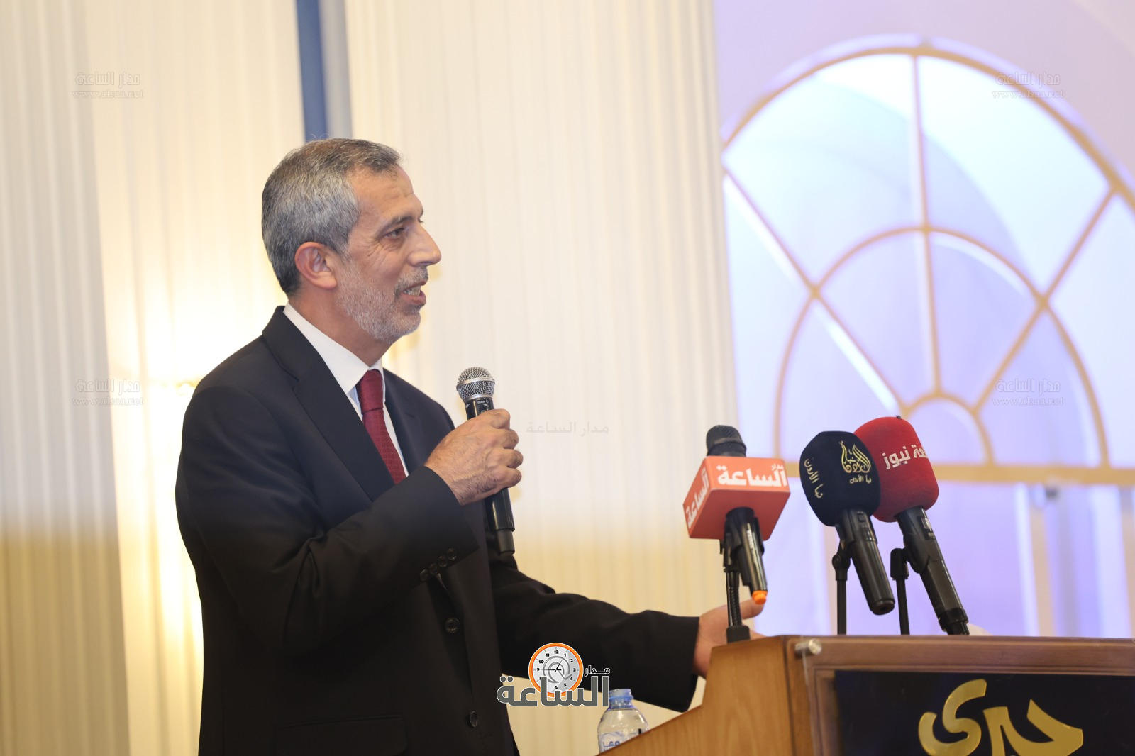 Madar Al-Saa Images 0.8044793596048301