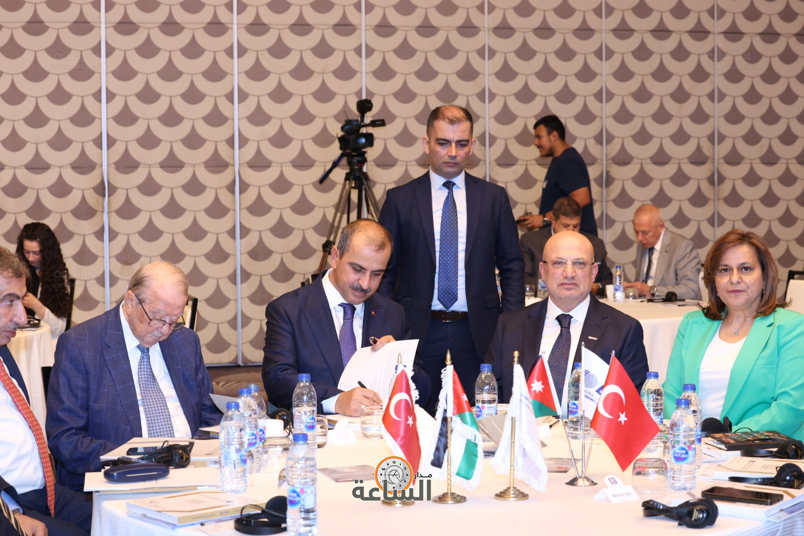 Madar Al-Saa Images 0.9469635460256449