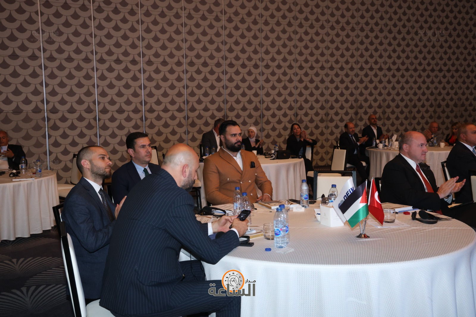 Madar Al-Saa Images 0.19169288137231177