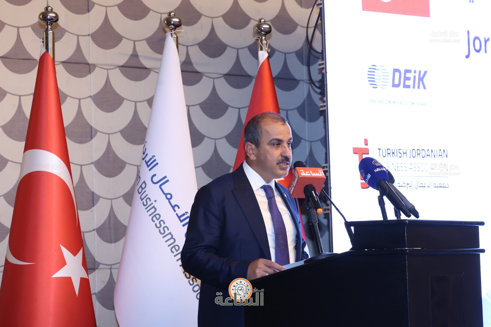 Madar Al-Saa Images 0.5412176410806956