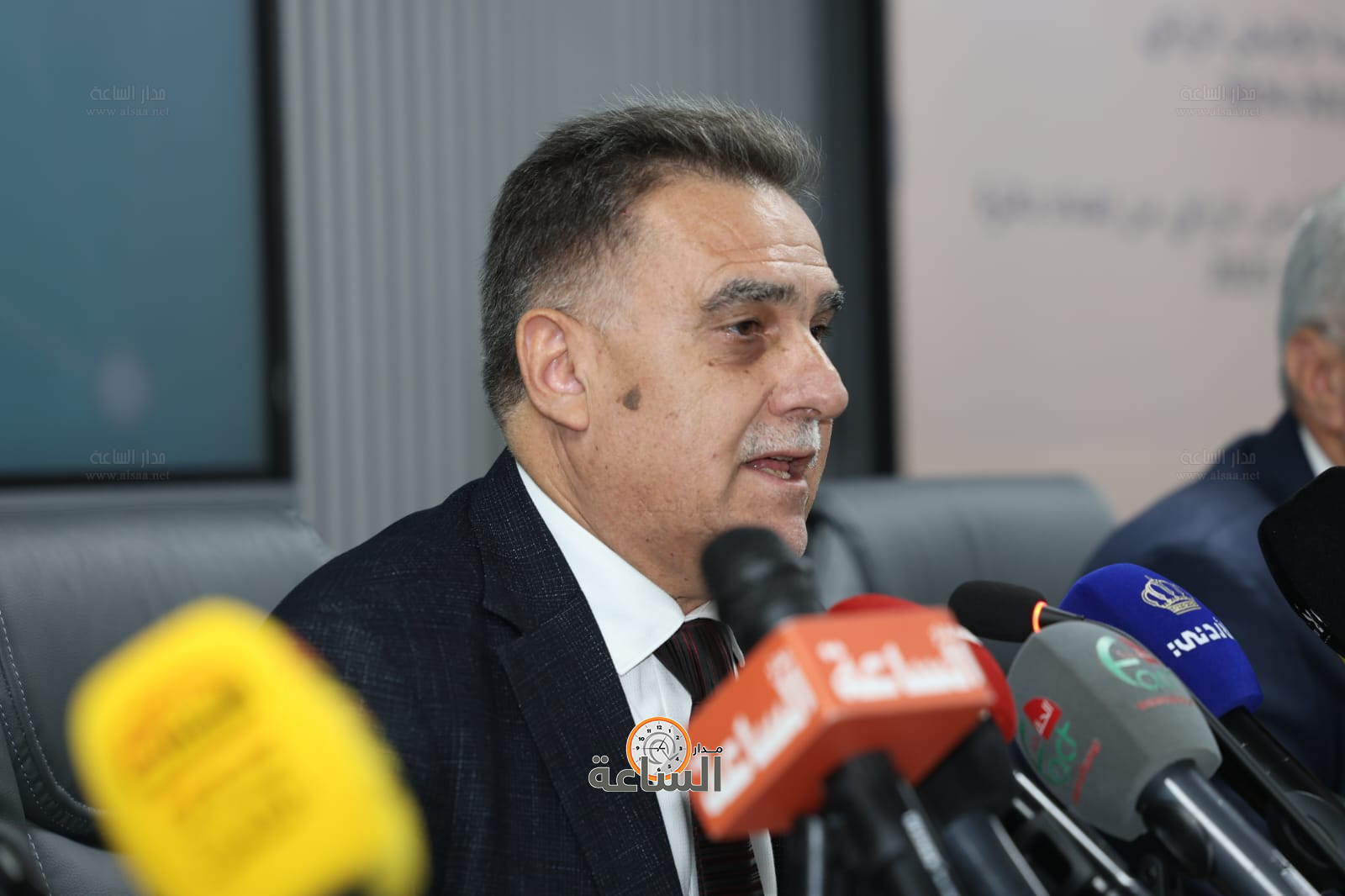 Madar Al-Saa Images 0.563274152840809