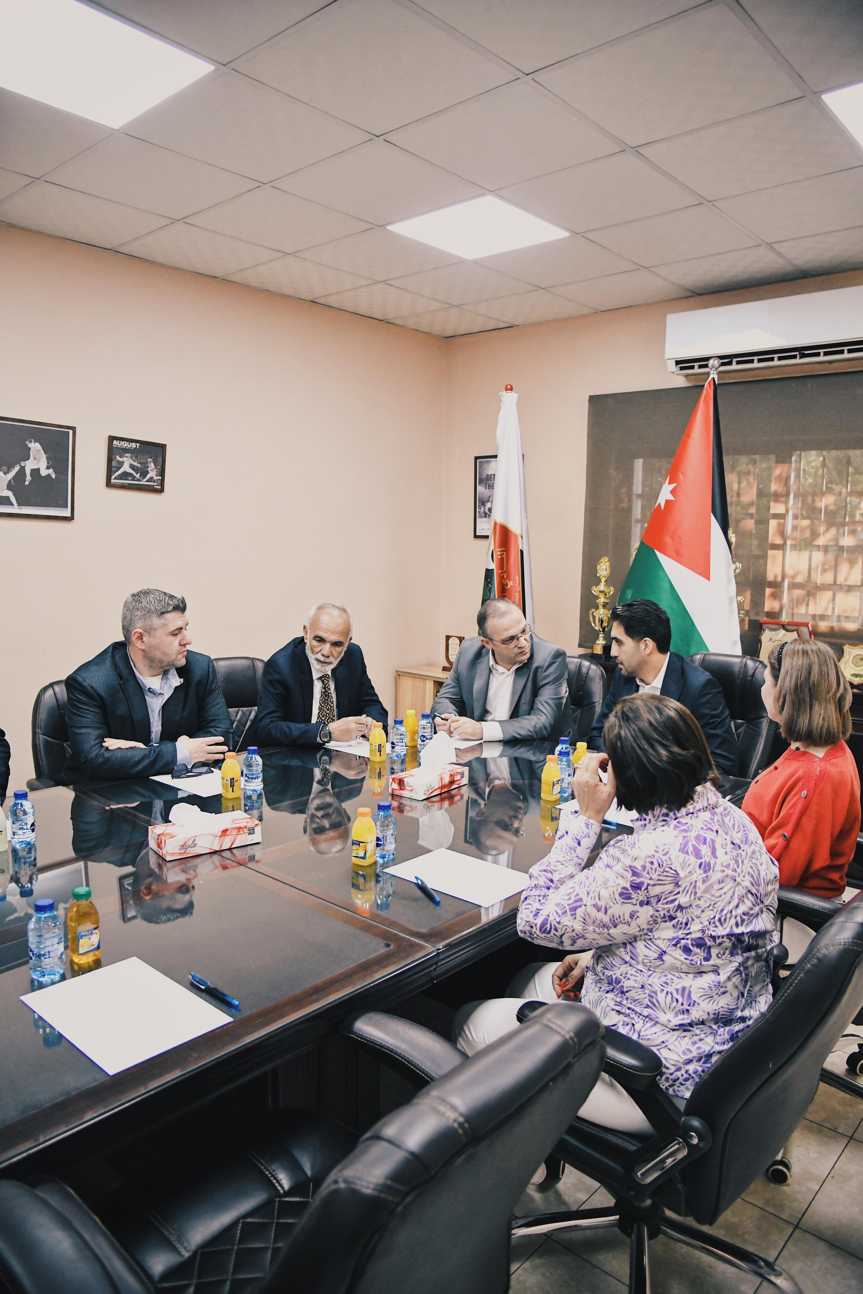 Madar Al-Saa Images 0.13650141497418689