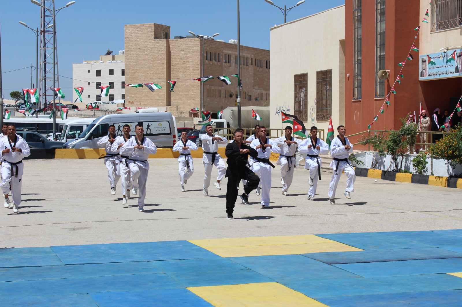 Madar Al-Saa Images 0.9716132593354696