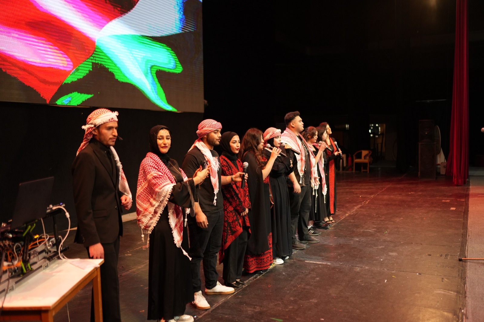 Madar Al-Saa Images 0.0037647836492618048