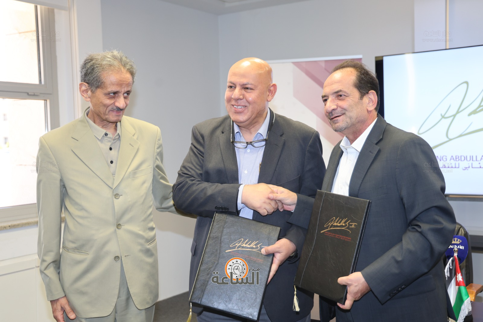 Madar Al-Saa Images 0.12435213273044532