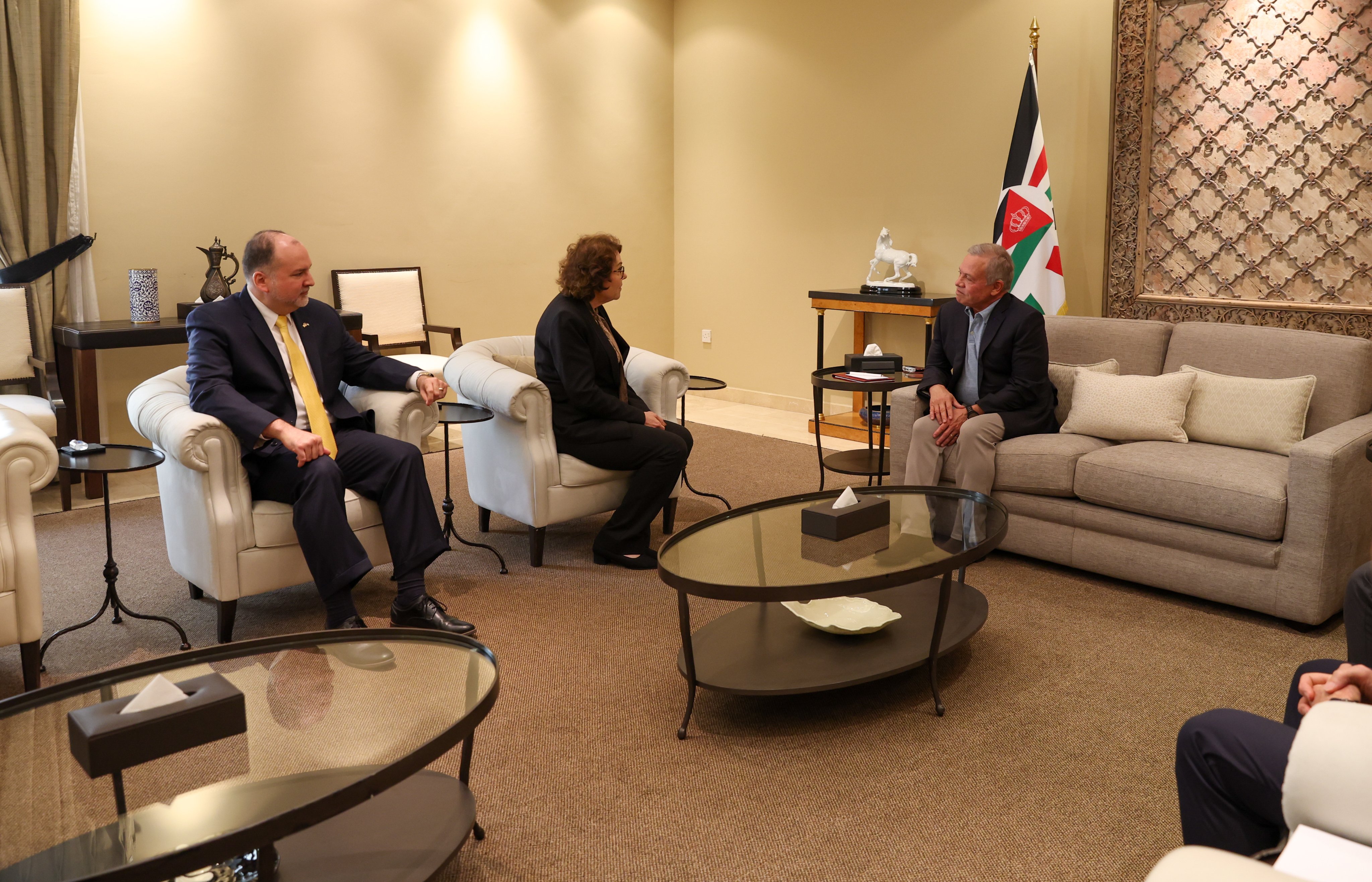 Madar Al-Saa Images 0.39161776115165037