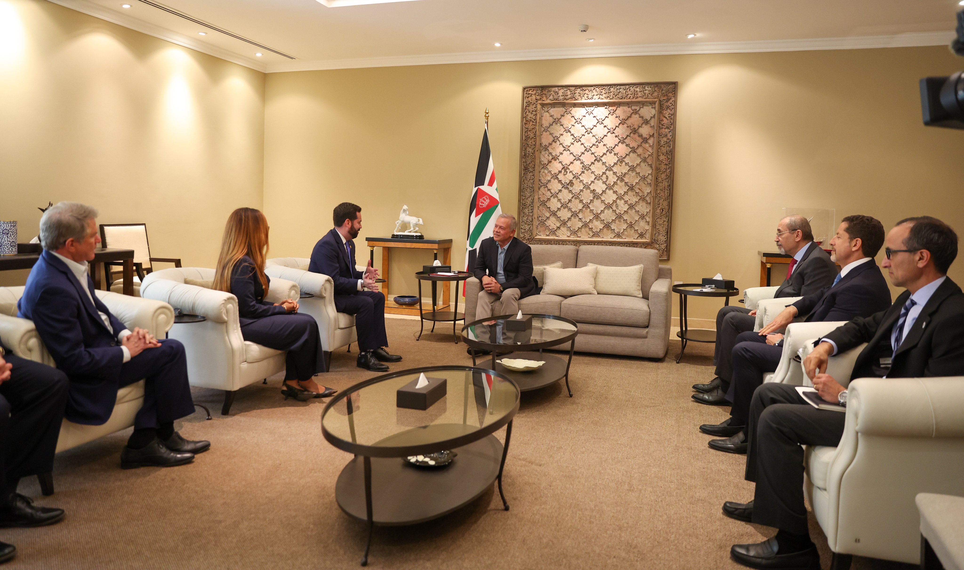 Madar Al-Saa Images 0.8120332464549954