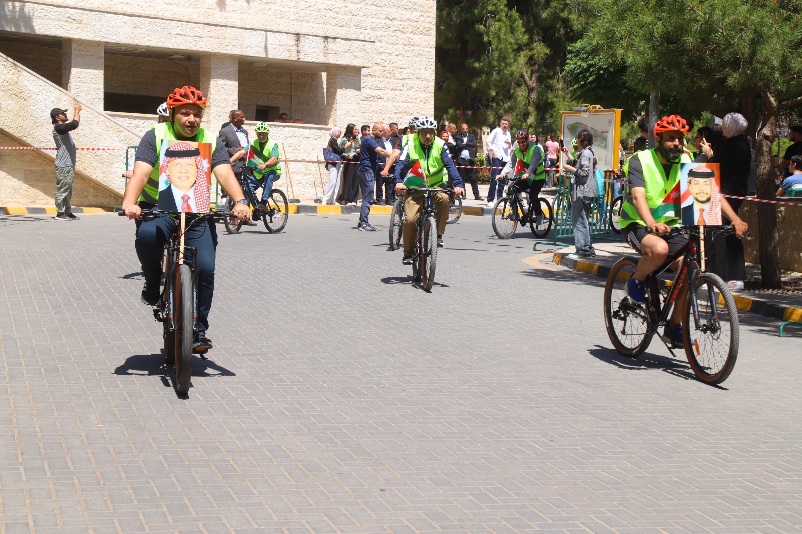 Madar Al-Saa Images 0.9123024449194621