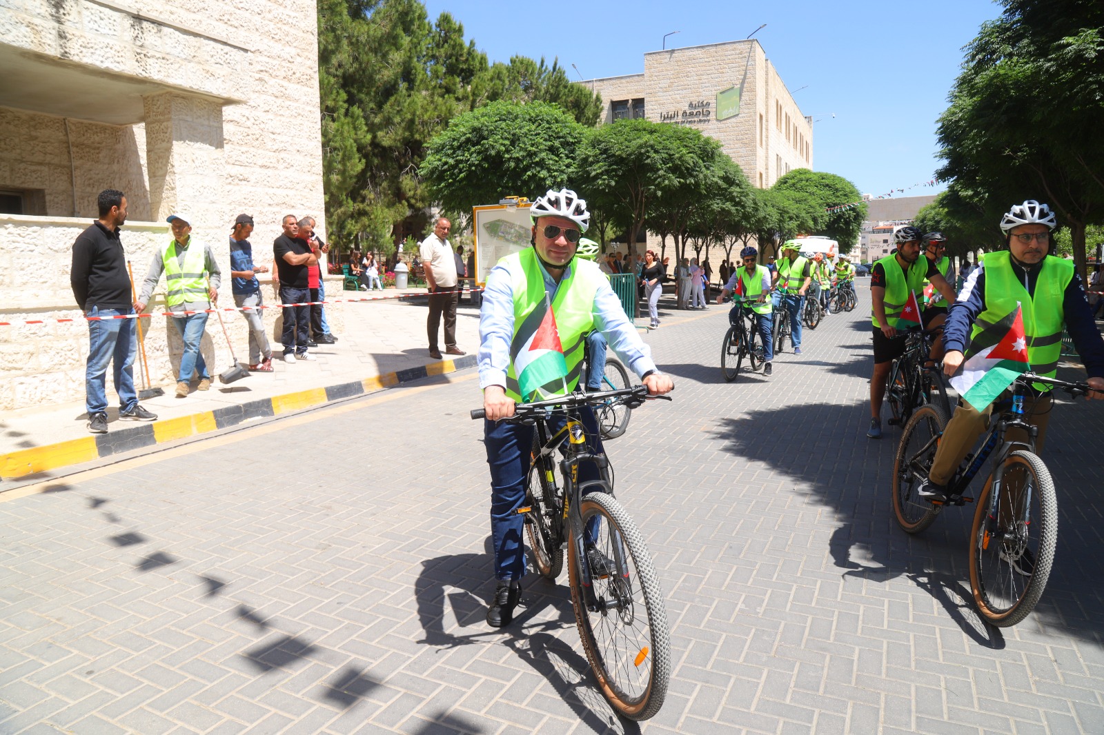 Madar Al-Saa Images 0.8834729837233707