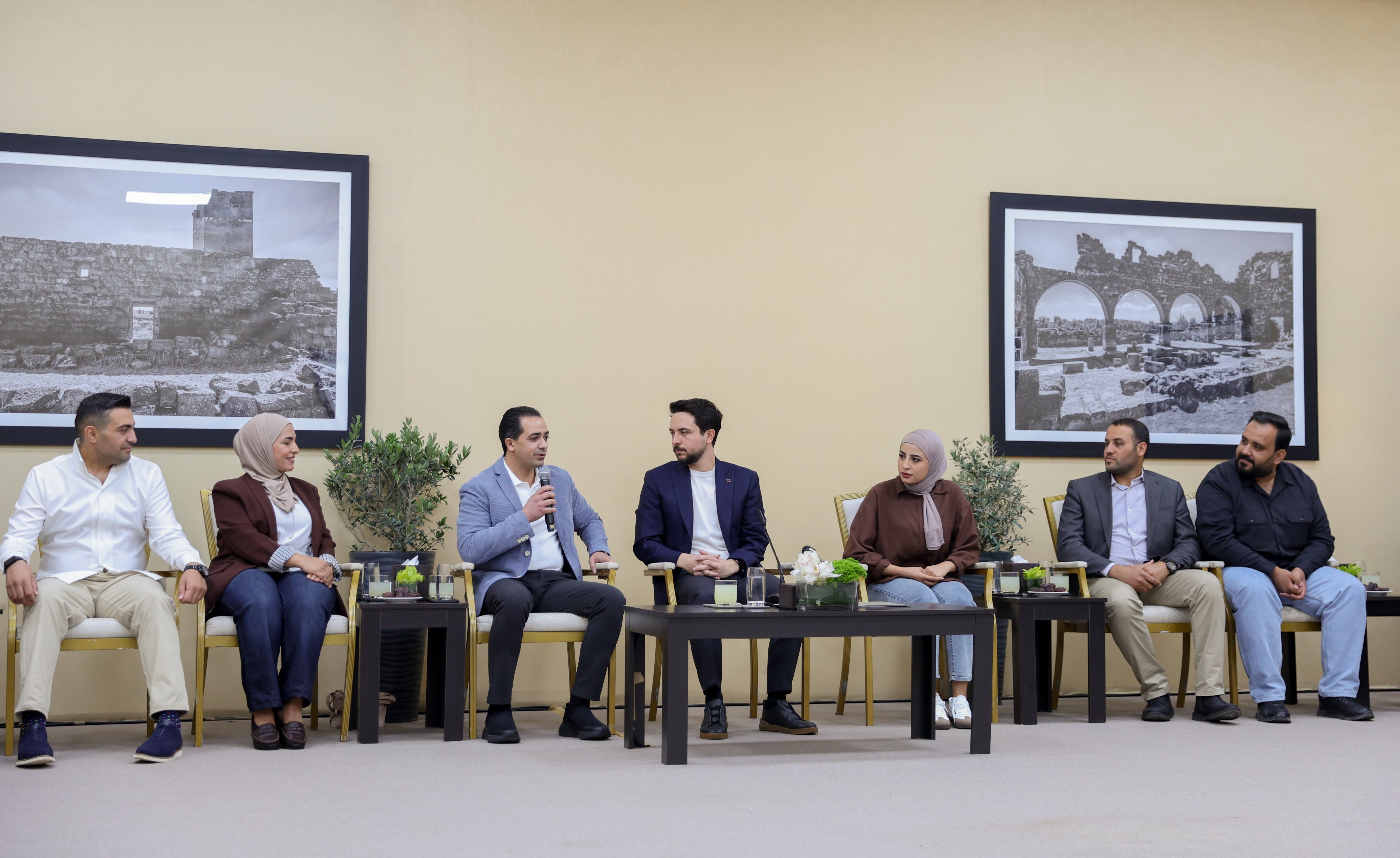 Madar Al-Saa Images 0.7196501695693149