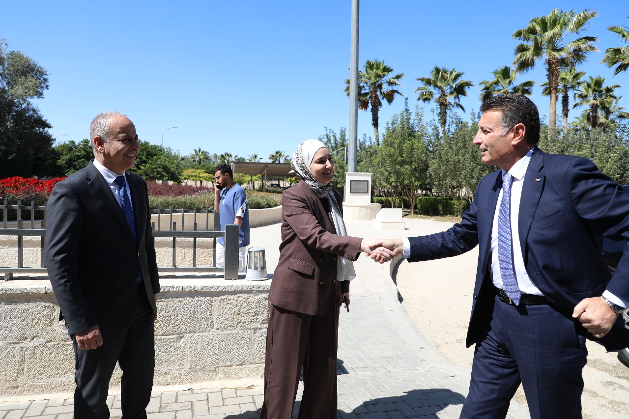 Madar Al-Saa Images 0.2431445054187944