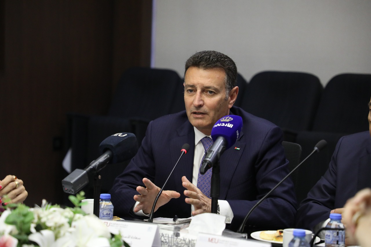 Madar Al-Saa Images 0.049575959426674365