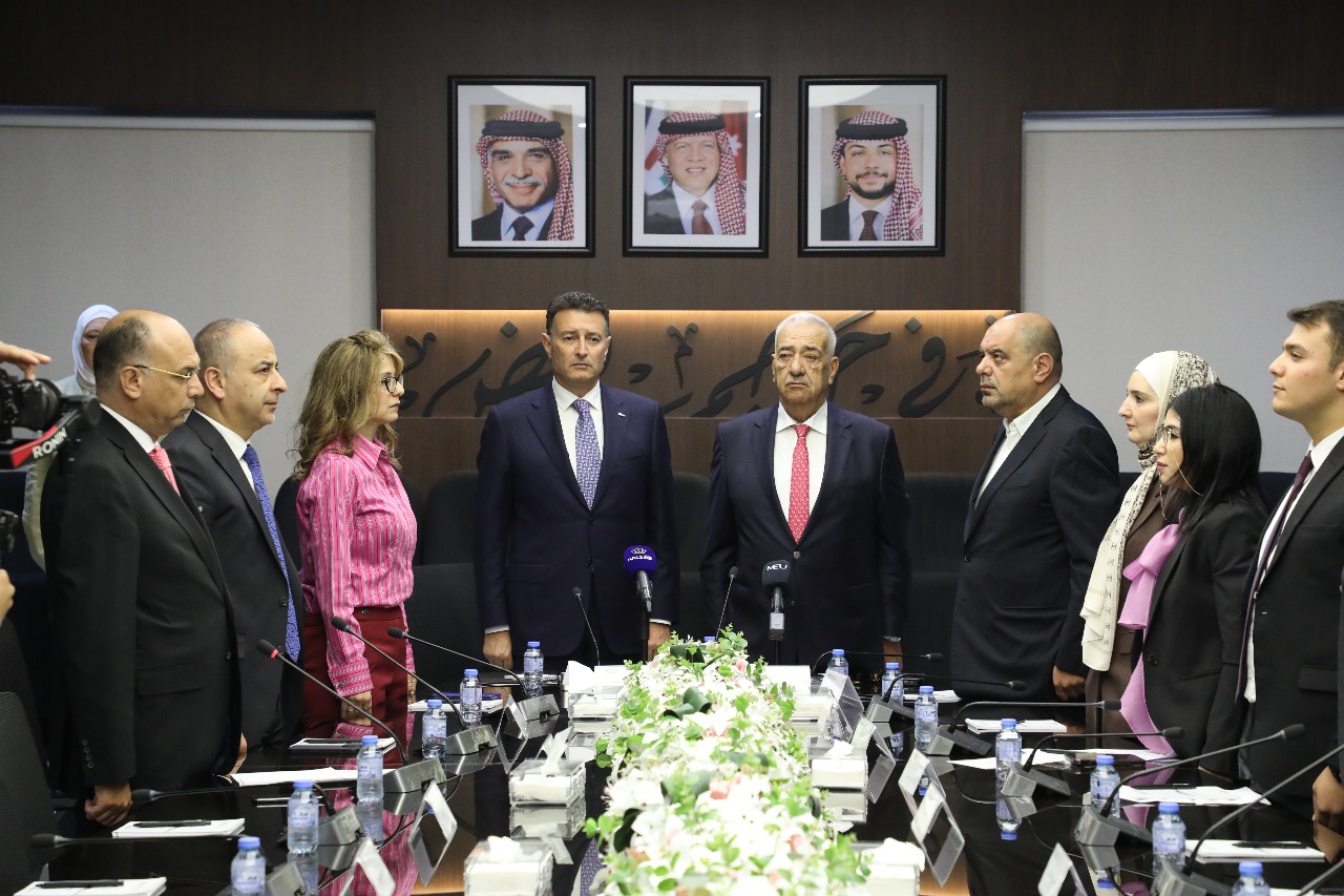 Madar Al-Saa Images 0.4930790616778782