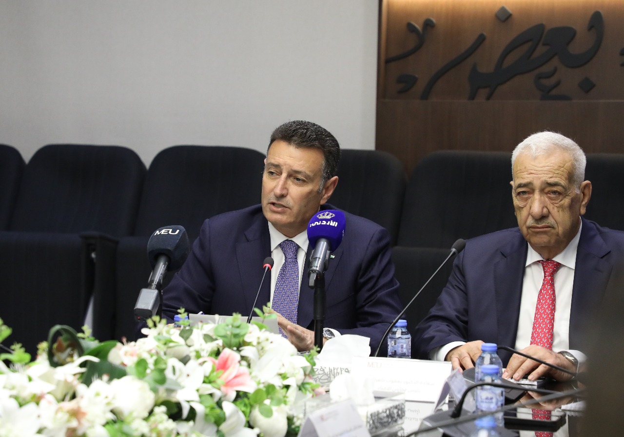 Madar Al-Saa Images 0.471706537651184