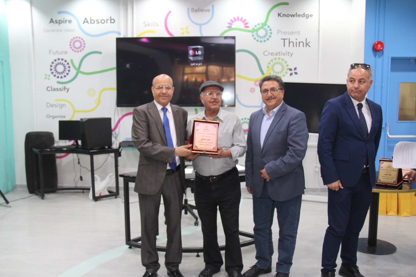 Madar Al-Saa Images 0.7938847996343178