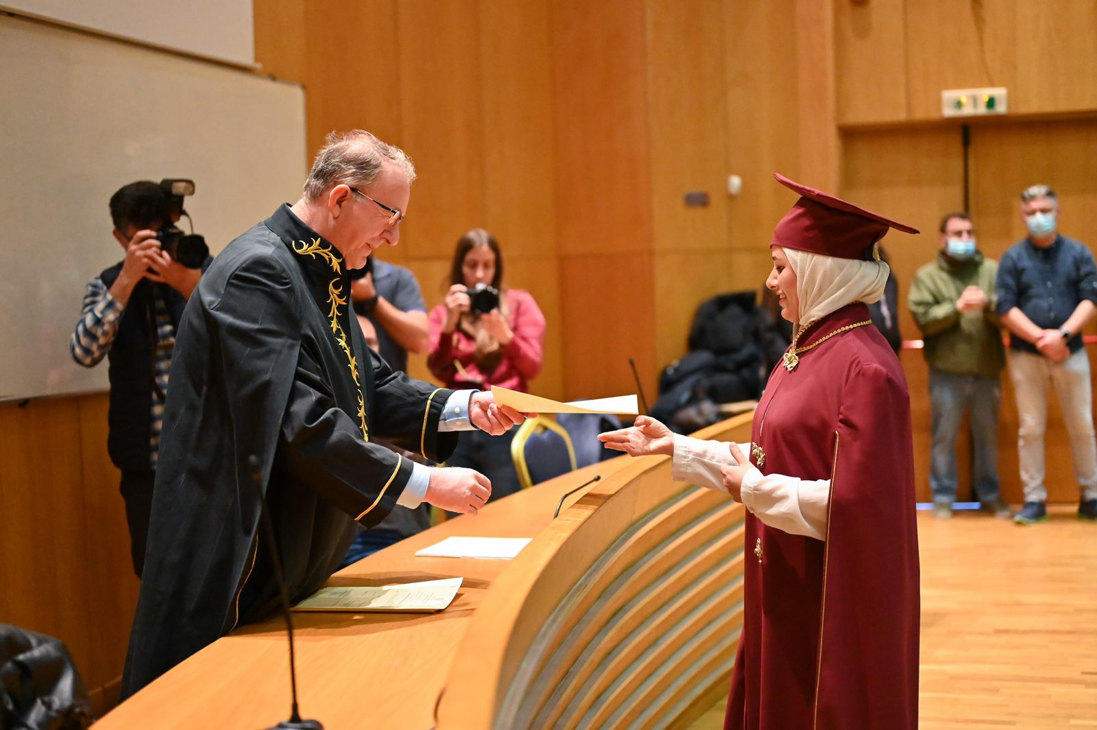 Madar Al-Saa Images 0.9564156195492274