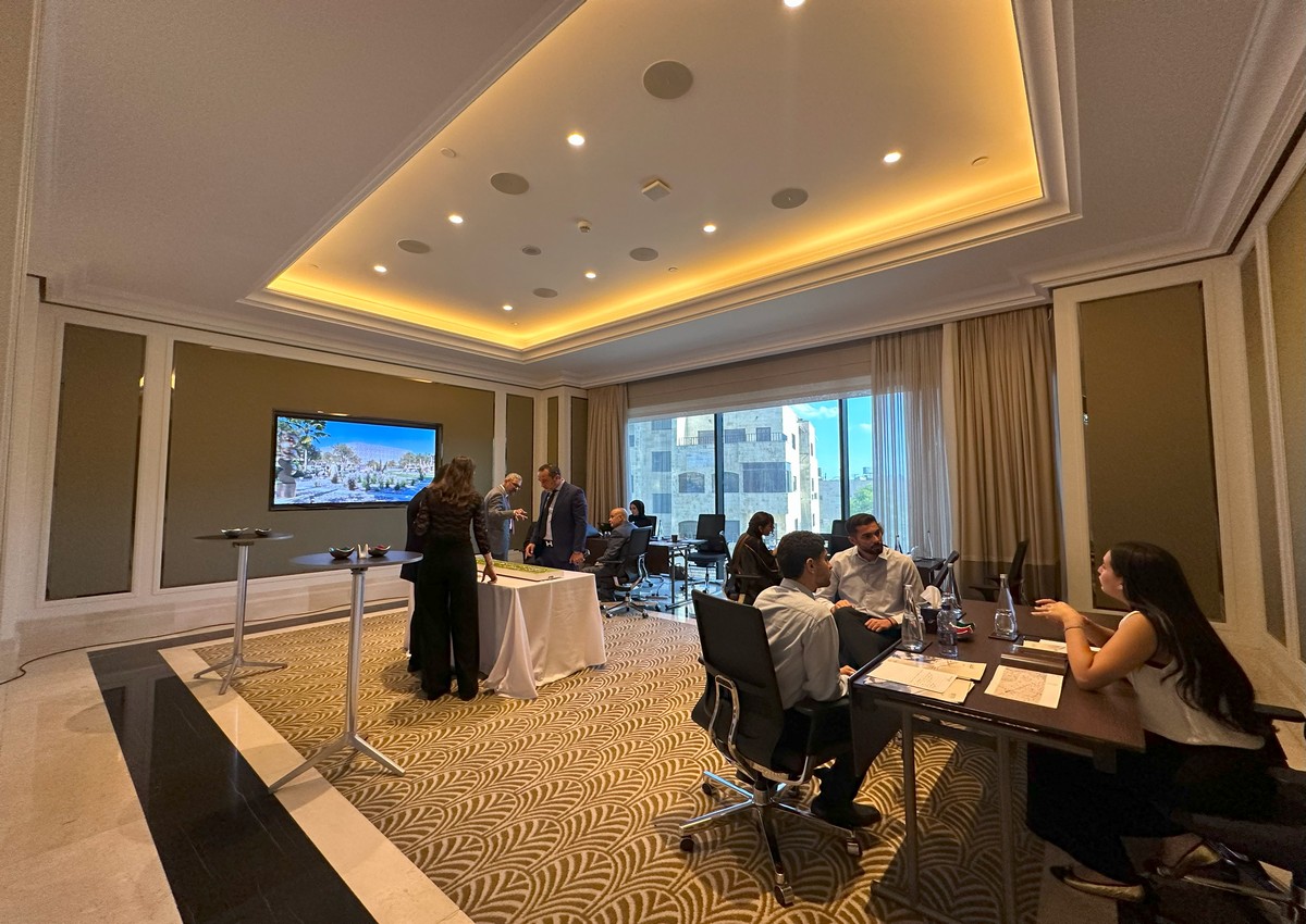 Madar Al-Saa Images 0.3474131357835313