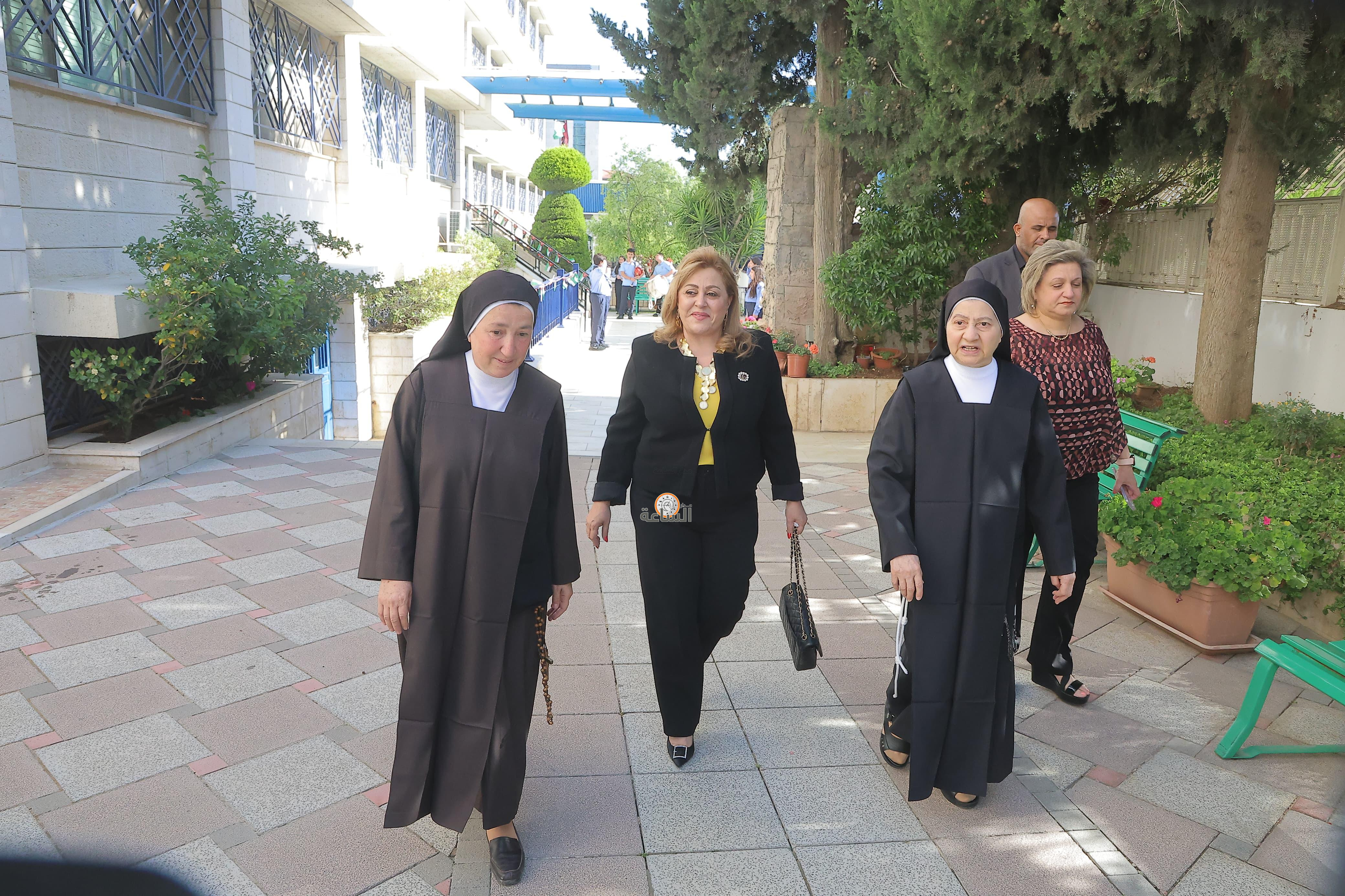 Madar Al-Saa Images 0.46115887729303007