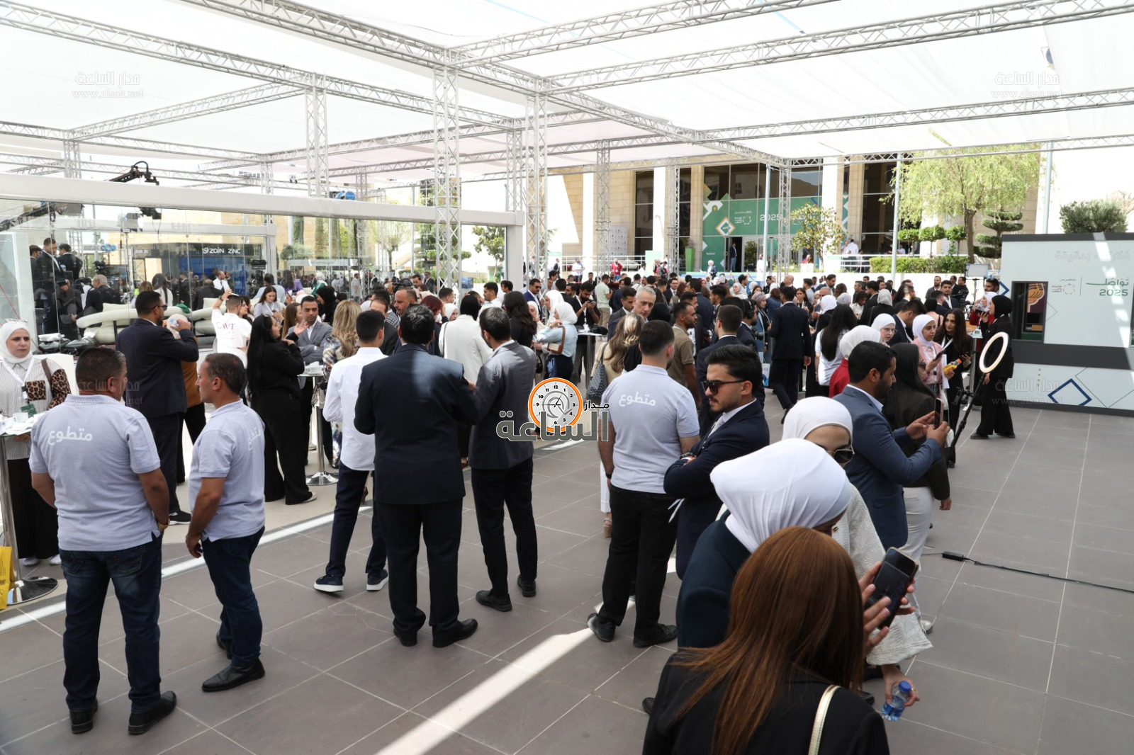 Madar Al-Saa Images 0.08144123048995755