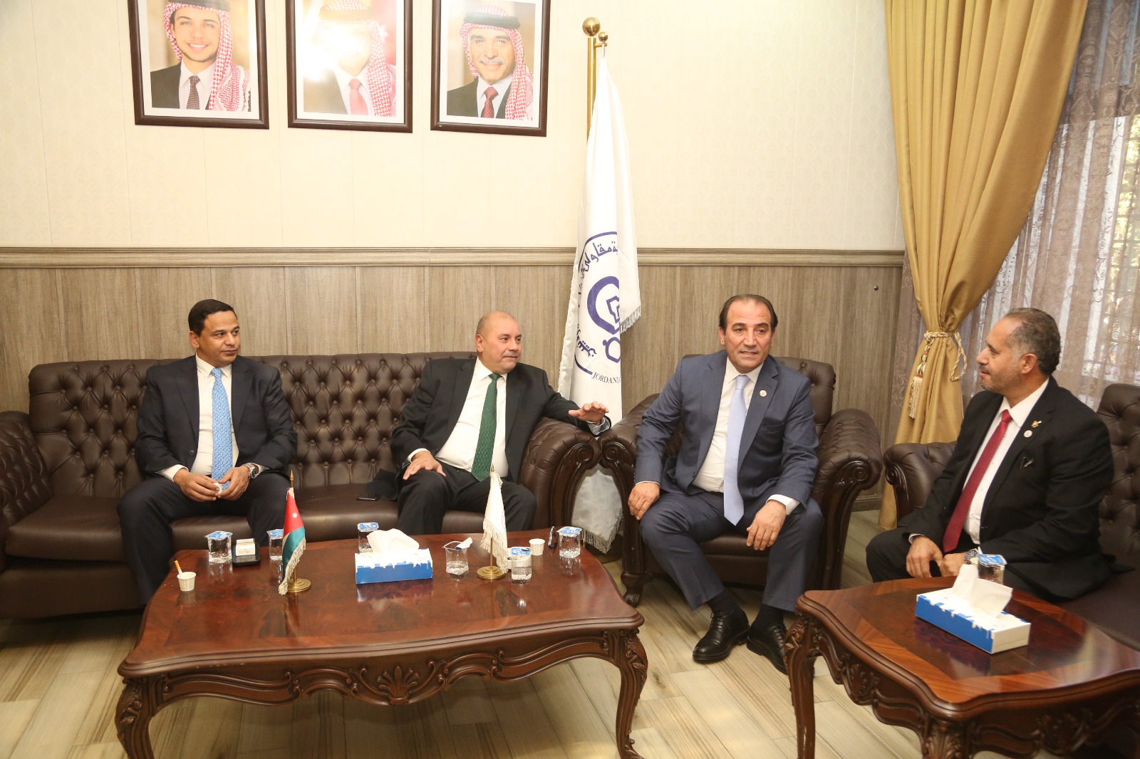 Madar Al-Saa Images 0.3067611650514812