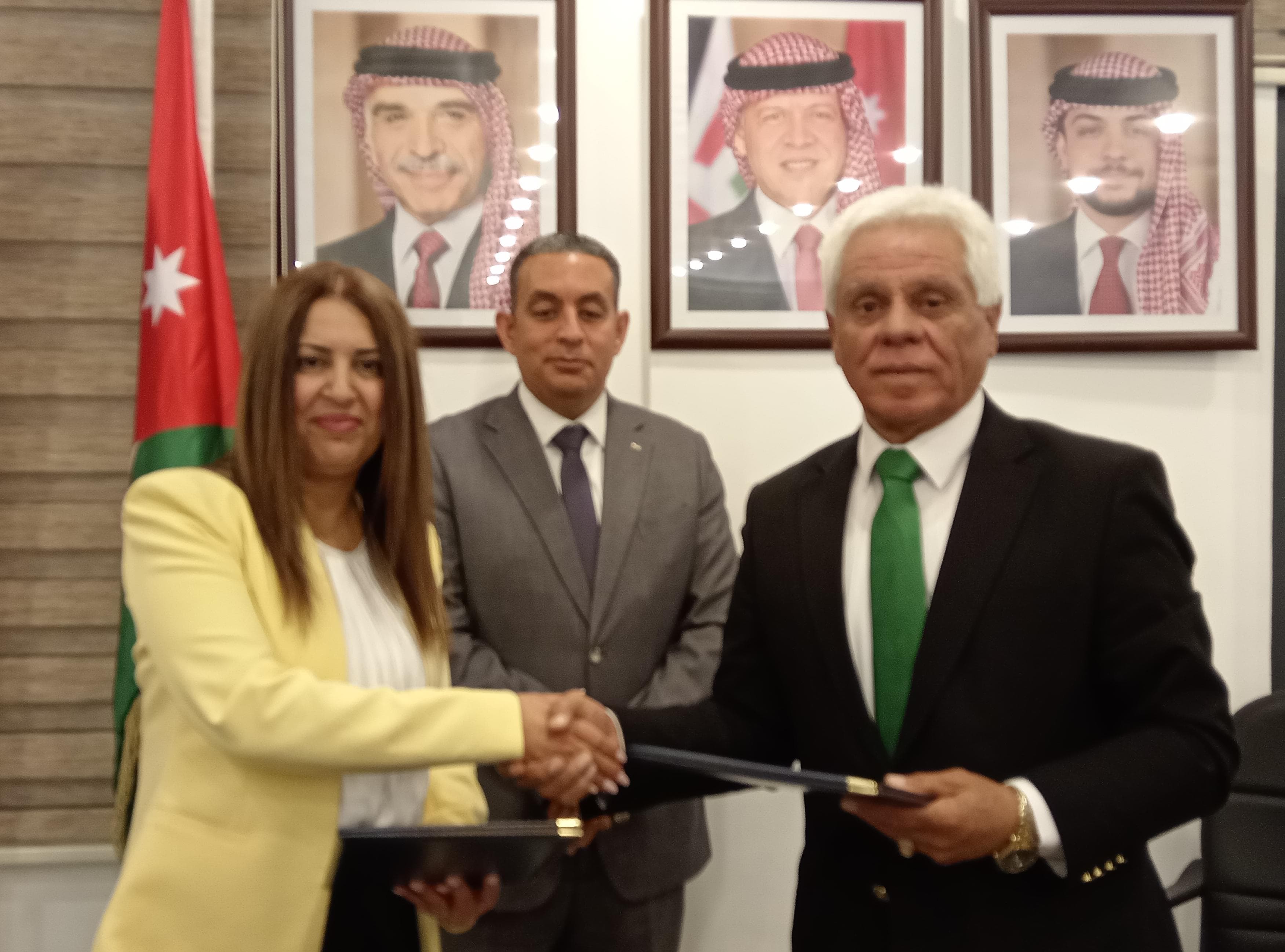 Madar Al-Saa Images 0.6205280049978451